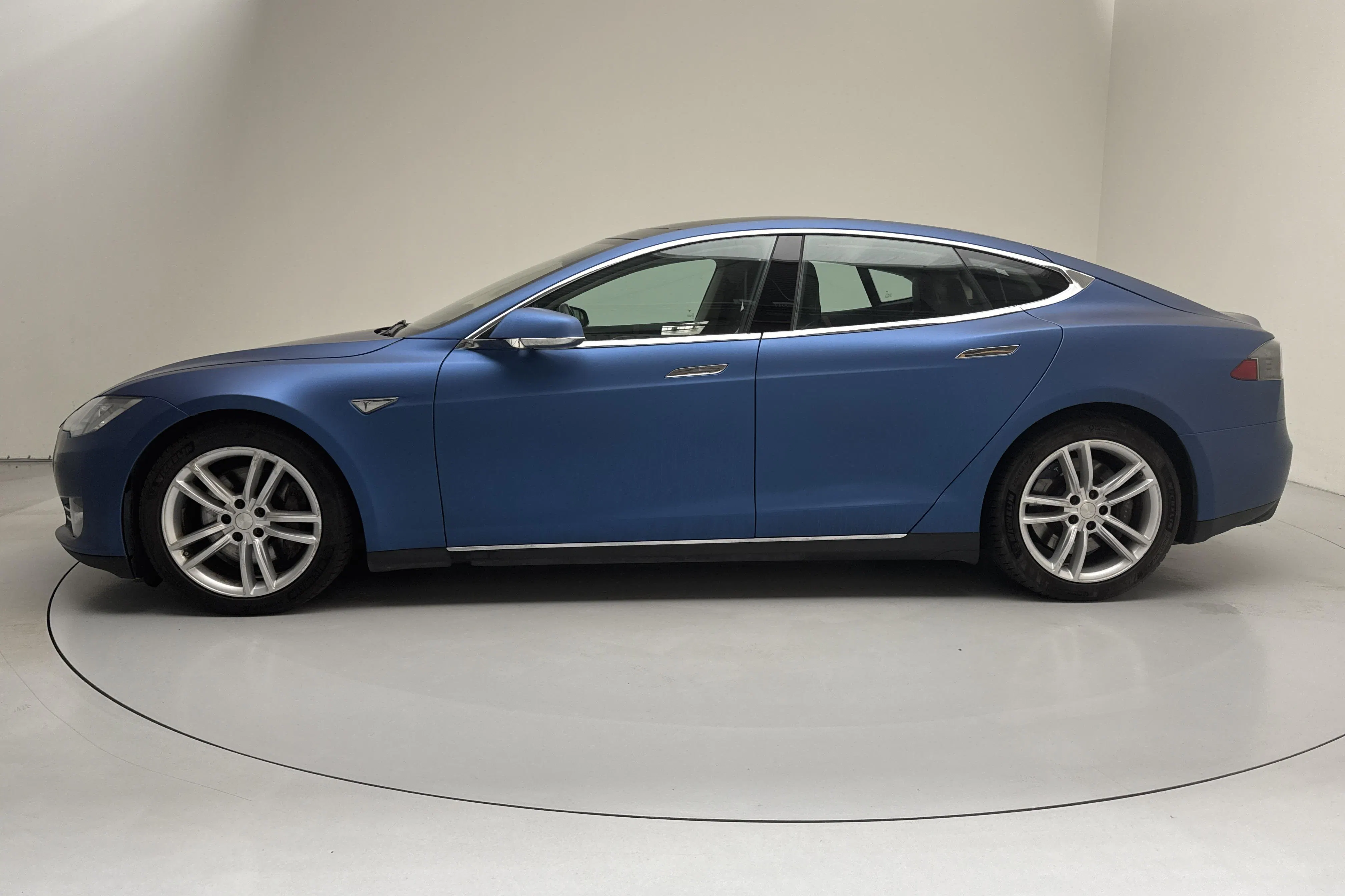 Presentationsfoto 2 av 18: Tesla Model S 90D - 23 667 mil - Automat - svart - 2016