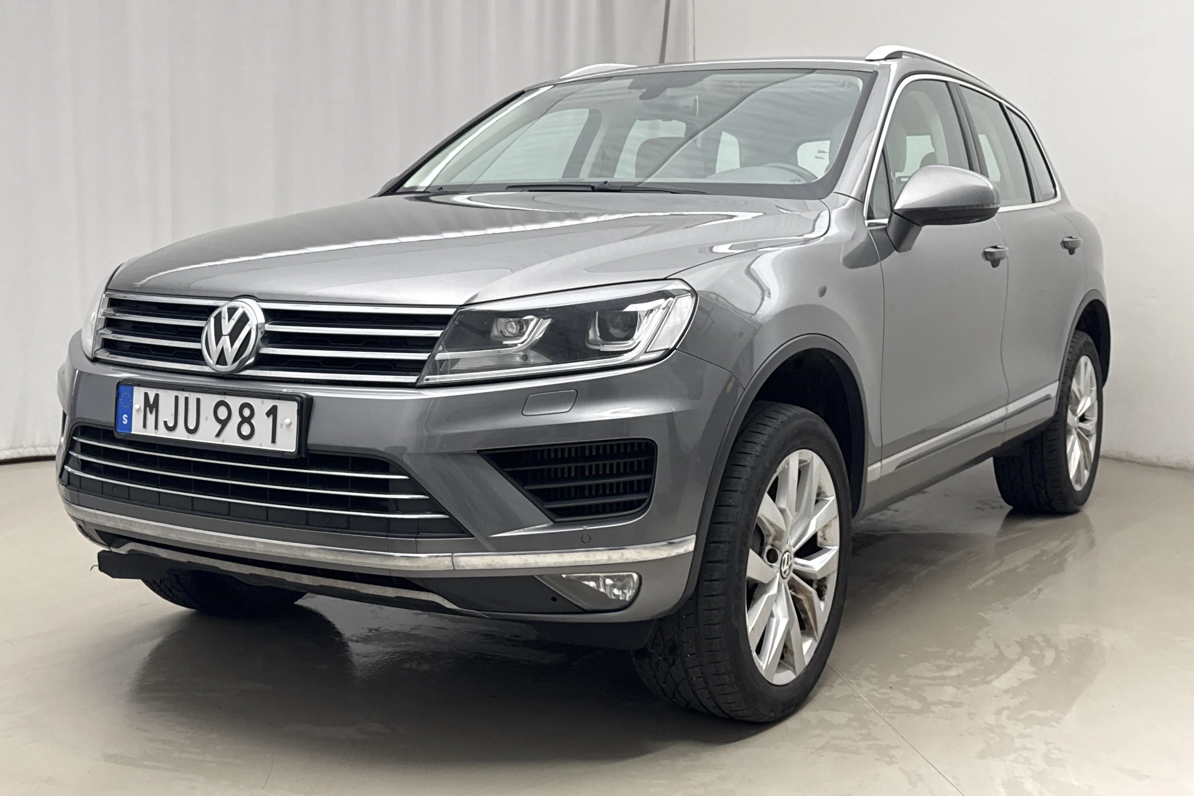 Presentationsfoto 1 av 20: VW Touareg 3.0 TDI BlueMotion Technology (262hk) - 22 214 mil - Automat - grå - 2015