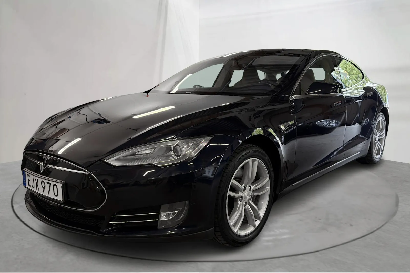 Tesla Model S 85 94 л.с.