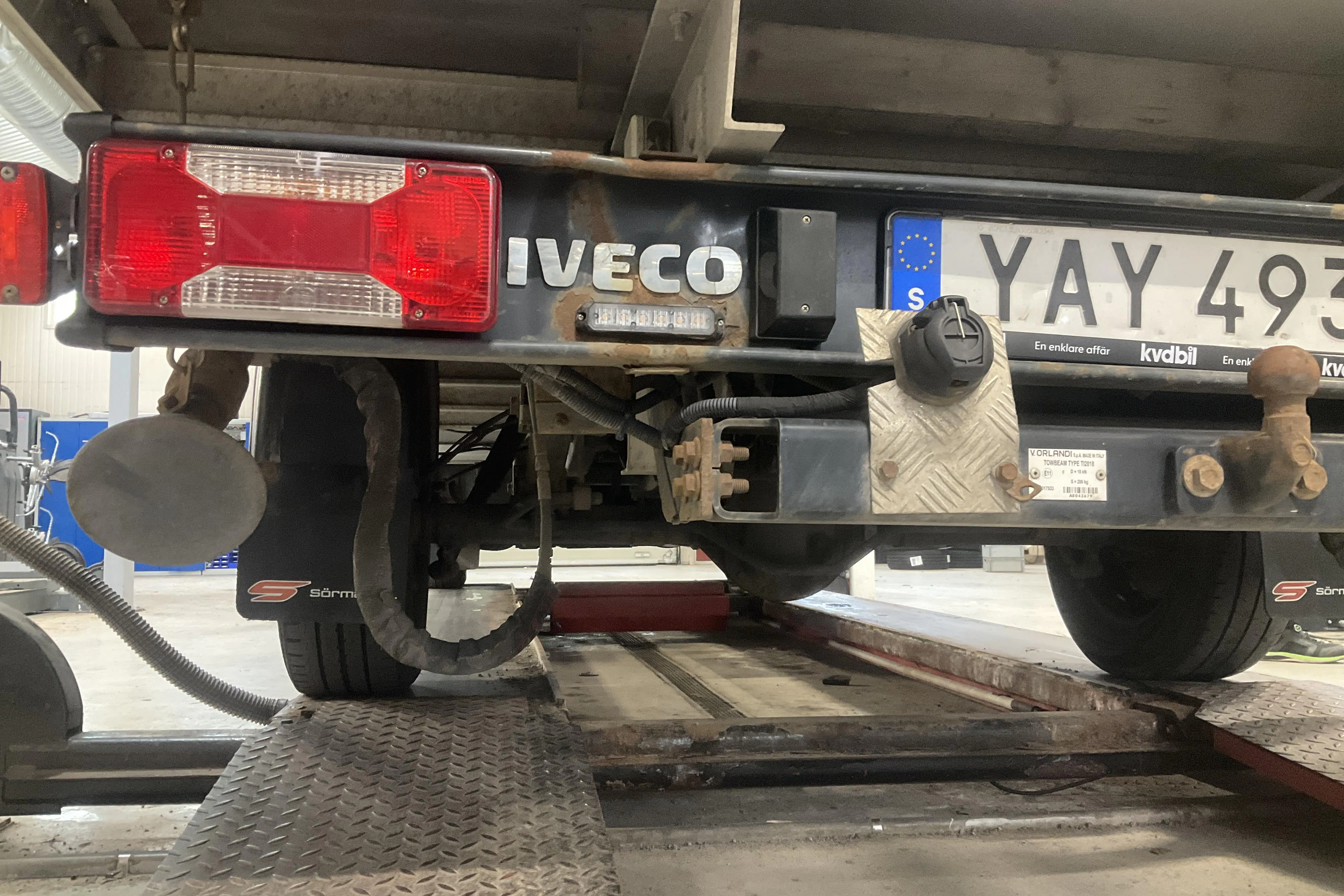 Presentationsfoto 25 av 25: Iveco DAILY 35S17 A8 med kran - 206 892 km - Automat - vit - 2016