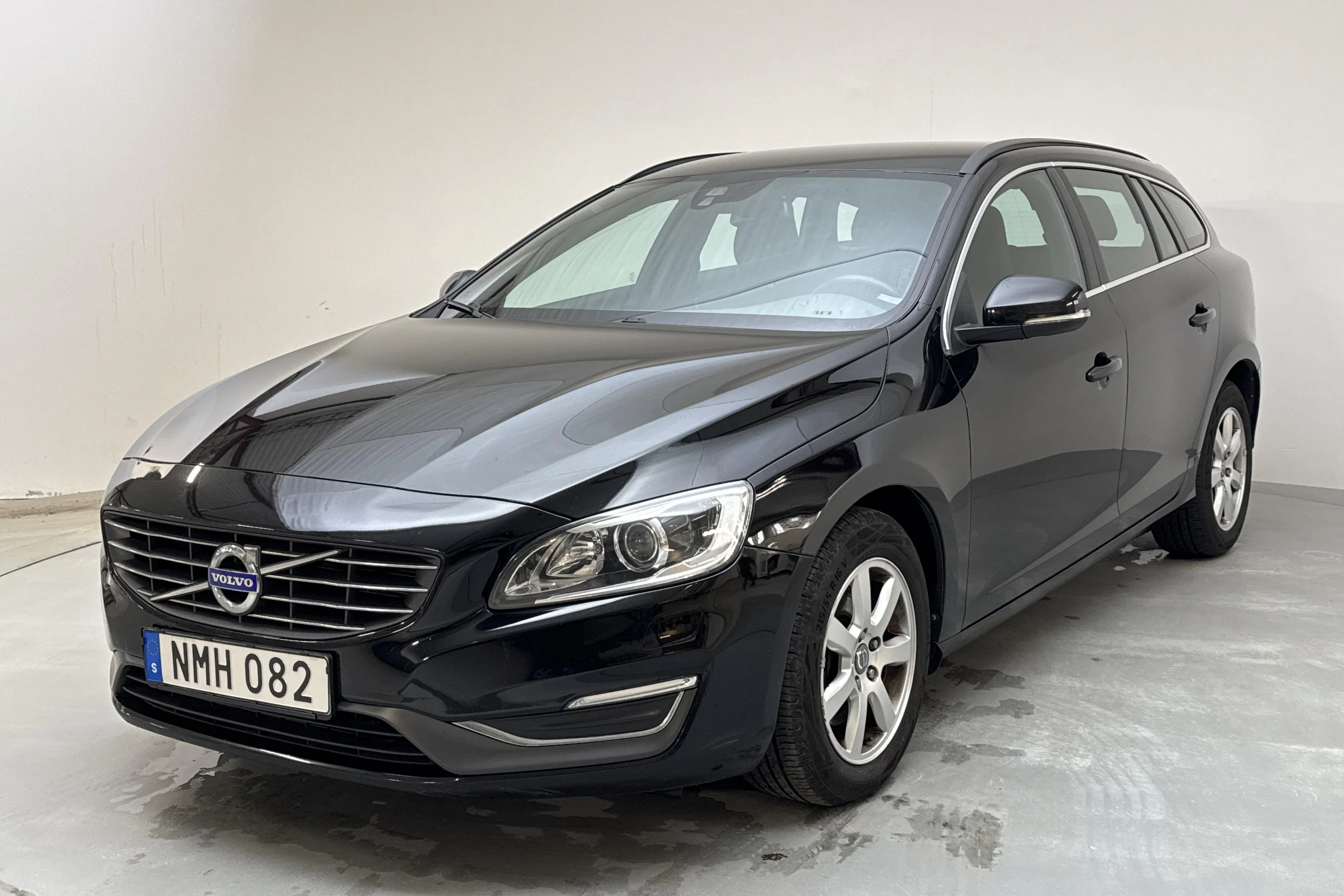 Presentation photo 1 of 13: Volvo V60 D4 (181hk) - 131 800 km - Automatic - black - 2014
