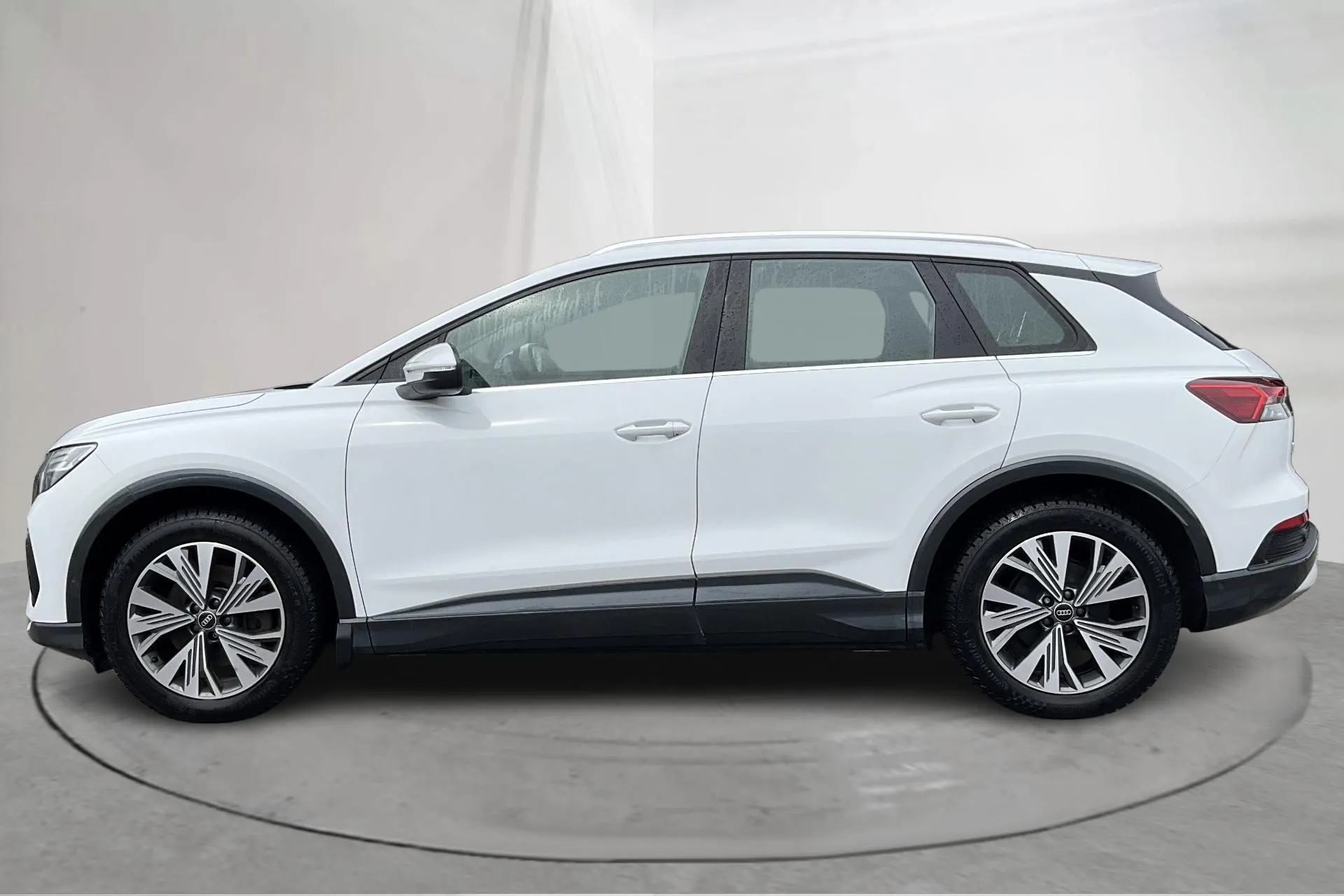 Presentationsfoto 2 av 20: Audi Q4 40 e-tron 77kWh (204hk) - 10 785 mil - Automat - vit - 2023