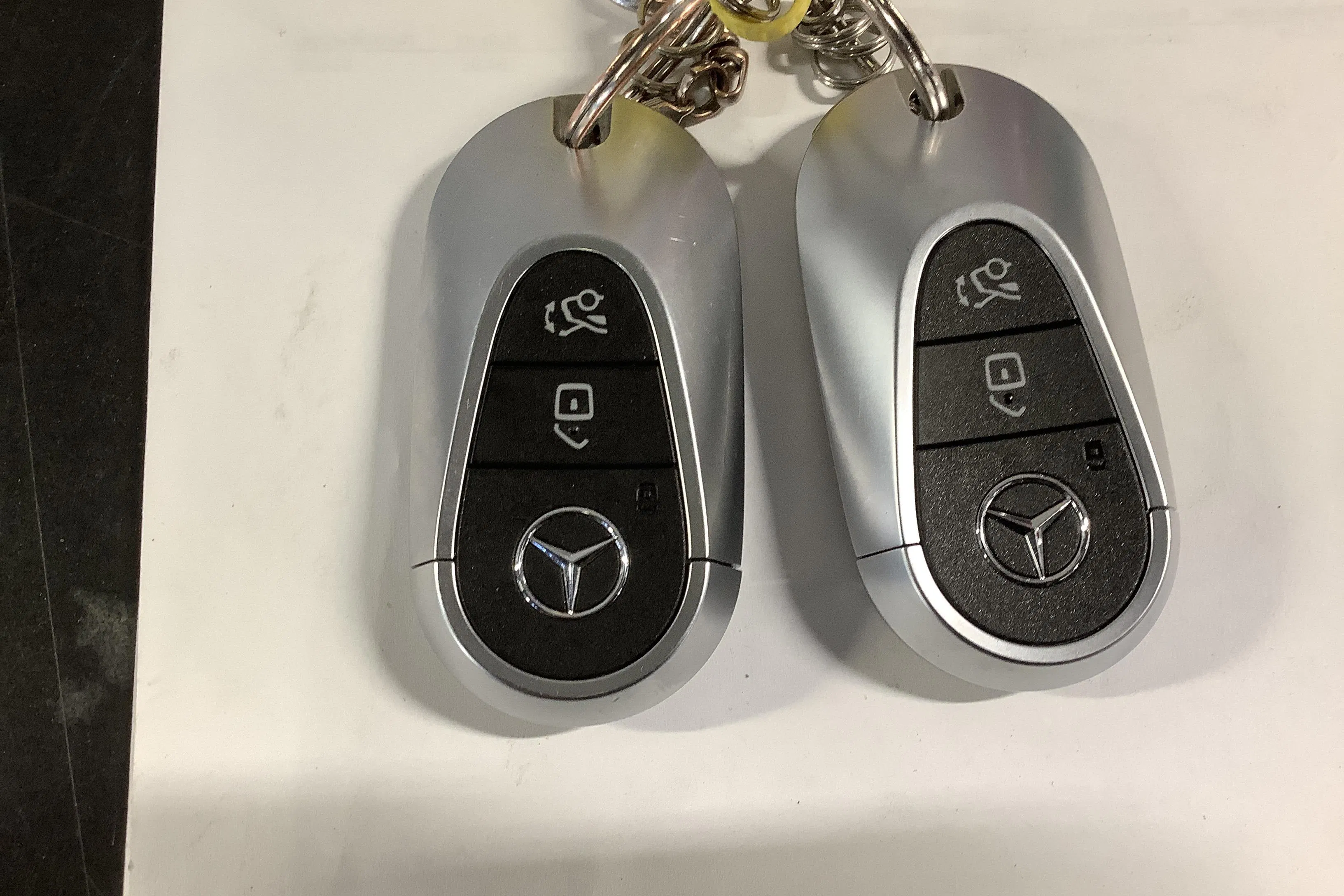 Presentationsfoto 18 av 18: Mercedes EQE 350+ V295 (292hk) - 3 906 mil - Automat - röd - 2022