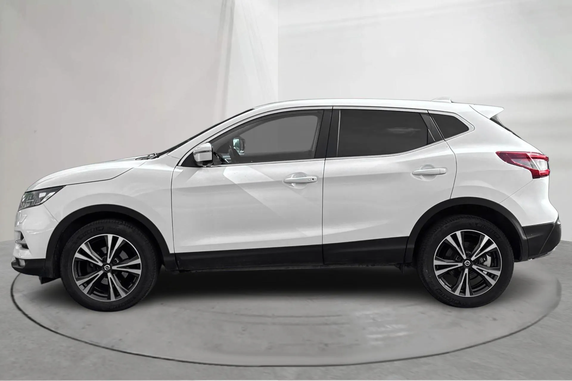 Presentationsfoto 2 av 15: Nissan Qashqai 1.3 DIG-T (160hk) - 6 280 mil - Automat - vit - 2021