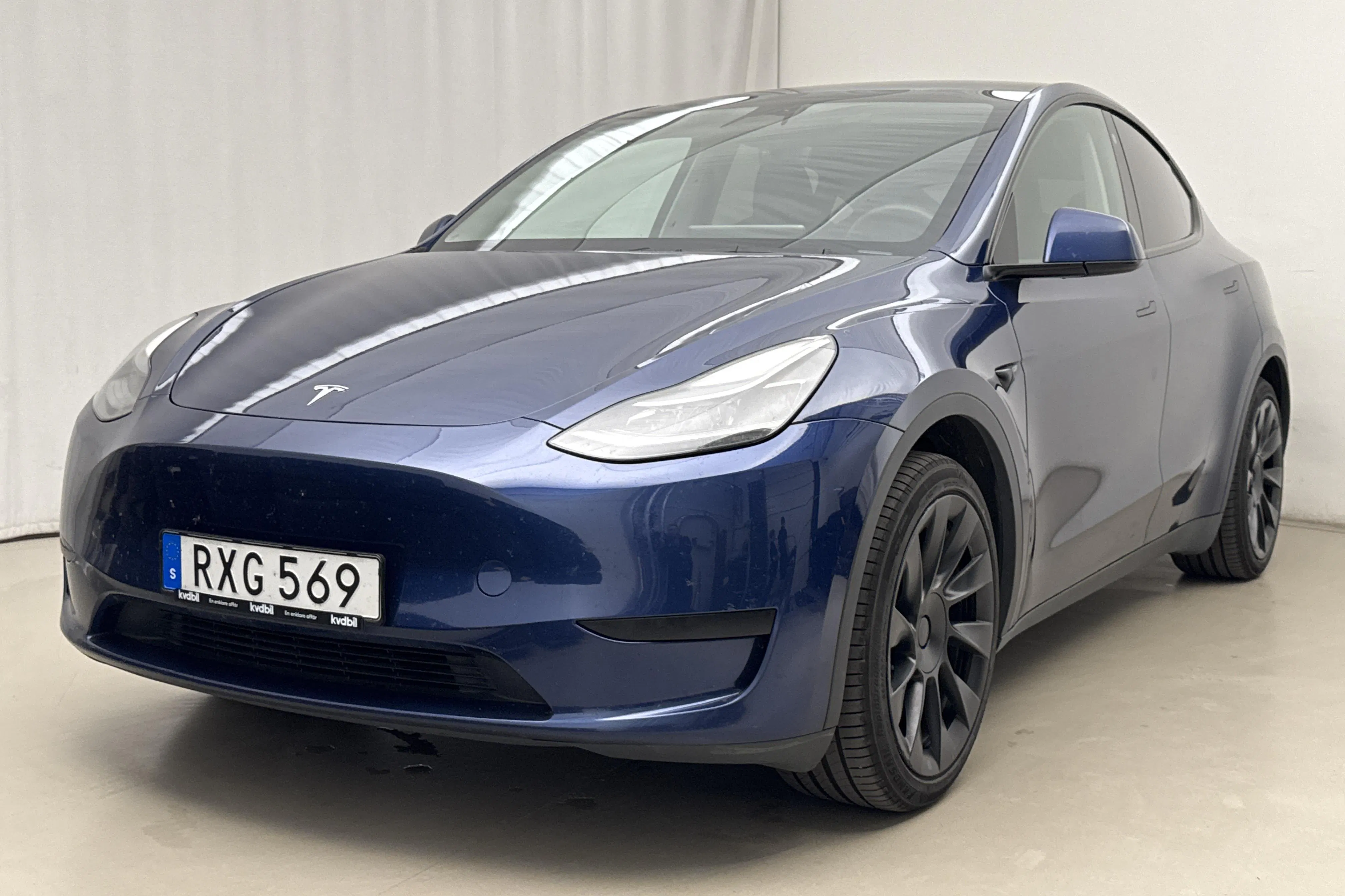 Presentationsfoto 1 av 21: Tesla Model Y RWD - 11 545 mil - Automat - blå - 2023