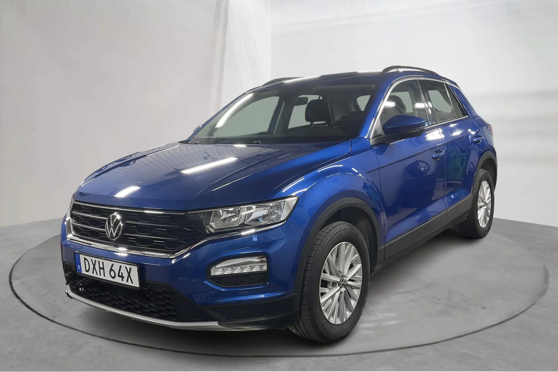 Presentationsfoto 1 av 14: VW T-Roc 2.0 TDI 4MOTION (150hk) - 13 098 mil - Automat - blå - 2021