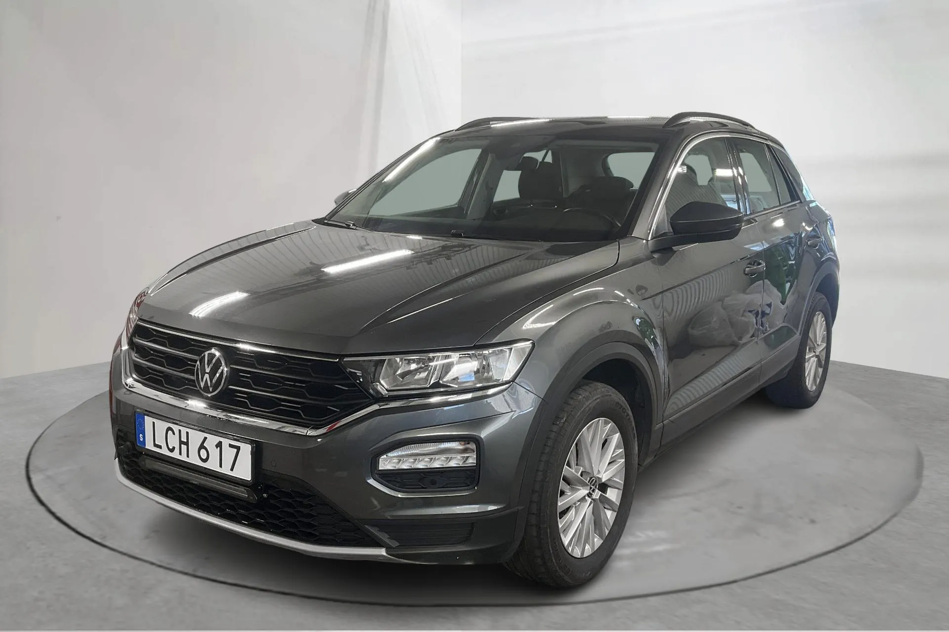 Presentationsfoto 1 av 14: VW T-Roc 2.0 TDI 4MOTION (150hk) - 15 678 mil - Automat - Dark Grey - 2021