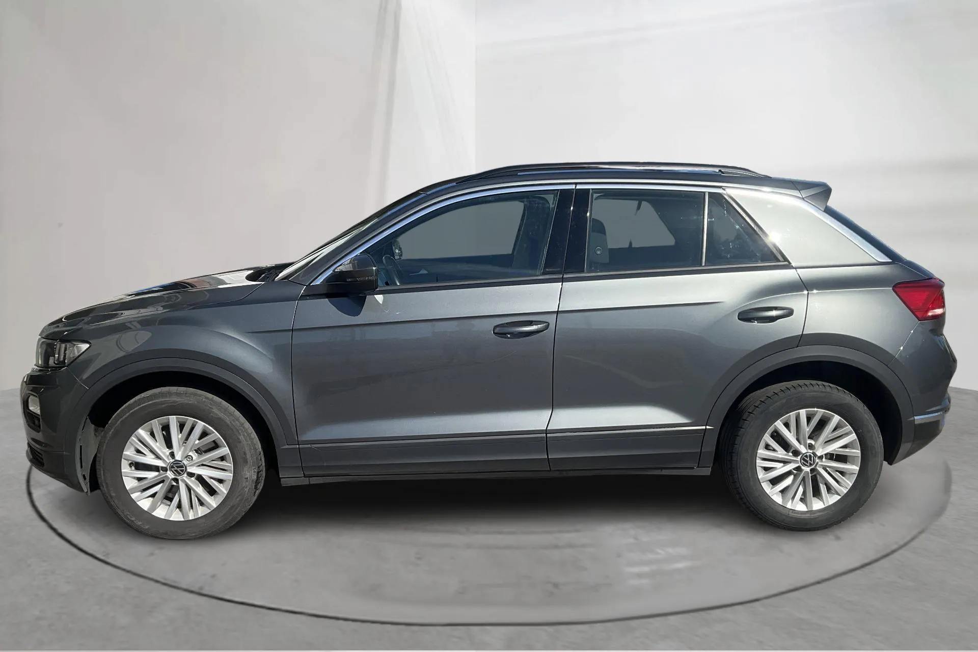 Presentationsfoto 2 av 14: VW T-Roc 2.0 TDI 4MOTION (150hk) - 15 678 mil - Automat - Dark Grey - 2021
