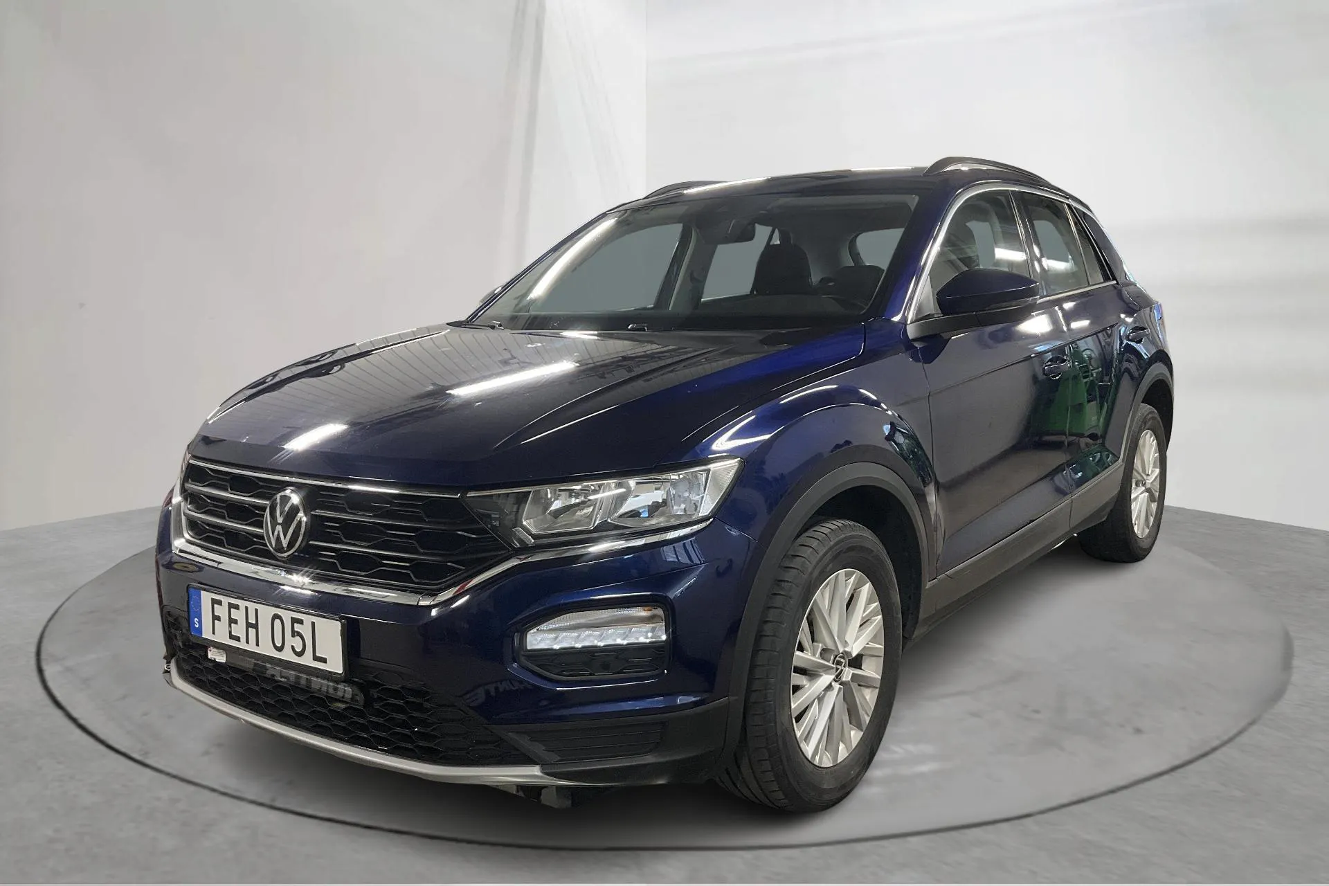 Presentationsfoto 1 av 13: VW T-Roc 2.0 TDI 4MOTION (150hk) - 14 765 mil - Automat - Dark Blue - 2021