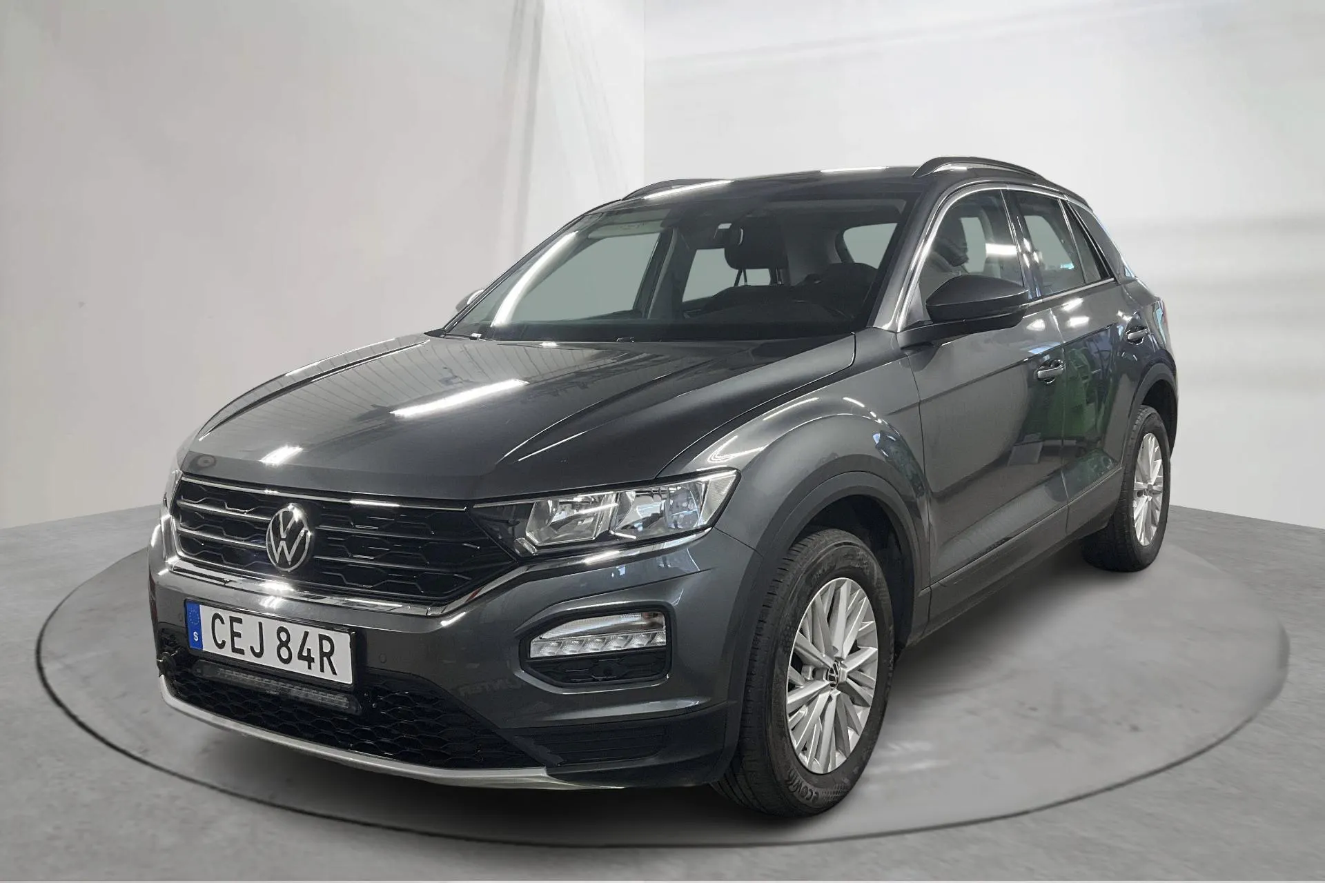 Presentationsfoto 1 av 12: VW T-Roc 2.0 TDI 4MOTION (150hk) - 14 747 mil - Automat - Dark Grey - 2021