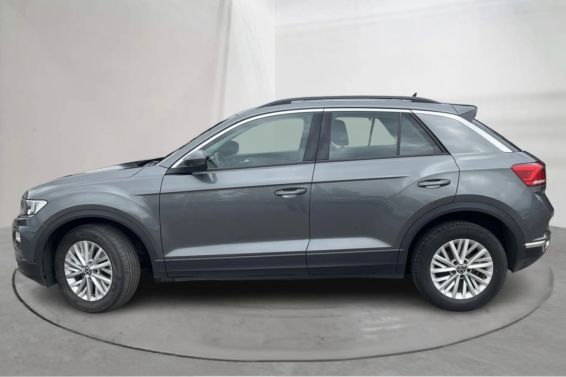 Presentationsfoto 2 av 12: VW T-Roc 2.0 TDI 4MOTION (150hk) - 14 747 mil - Automat - Dark Grey - 2021