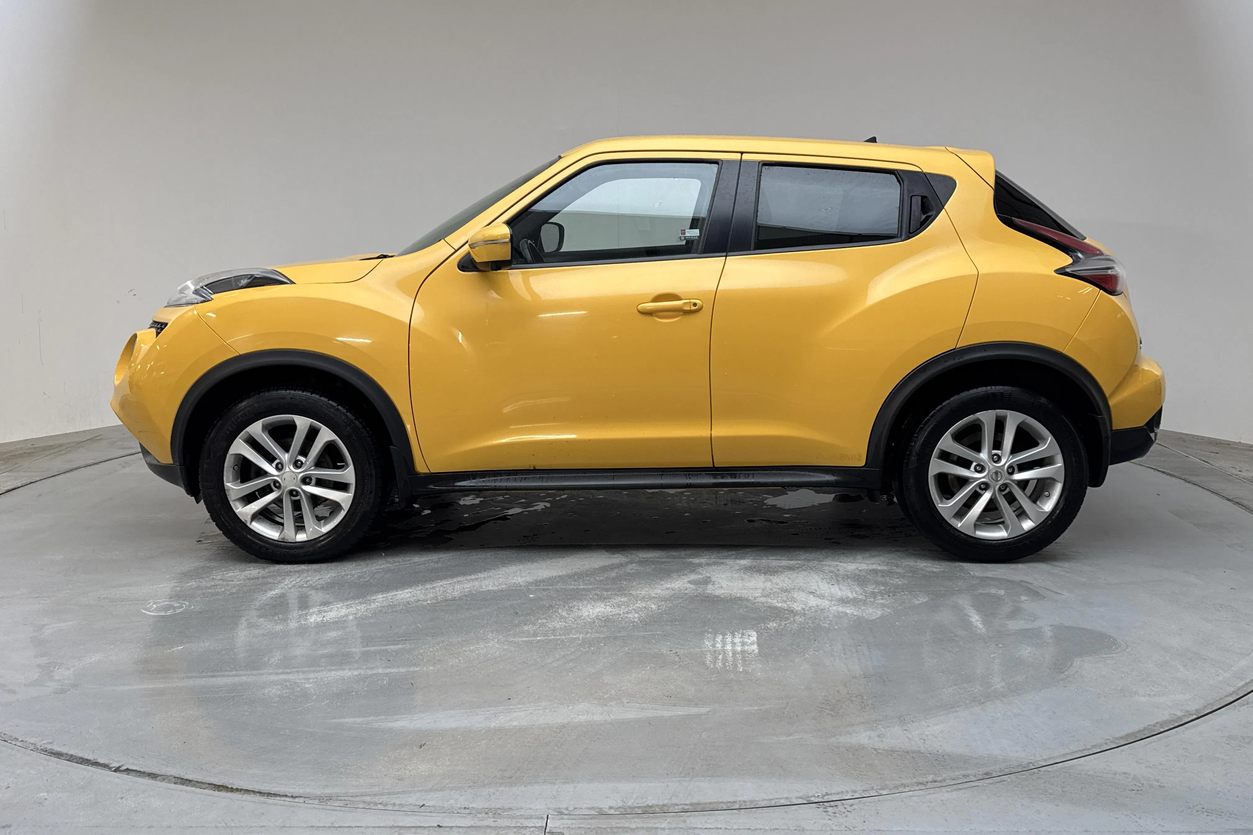 Presentationsfoto 2 av 14: Nissan Juke 1.6 (117hk) - 23 147 mil - Automat - gul - 2015