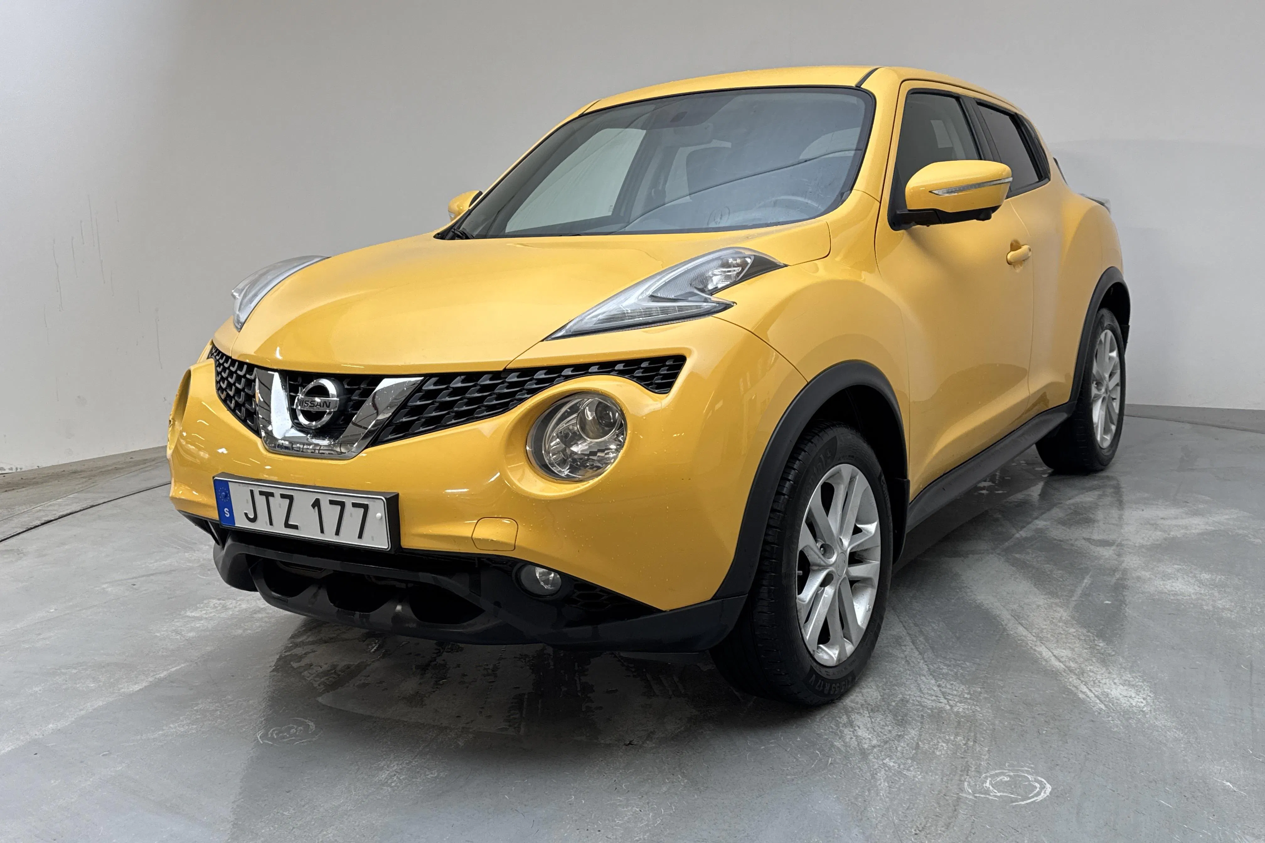 Presentationsfoto 1 av 14: Nissan Juke 1.6 (117hk) - 23 147 mil - Automat - gul - 2015