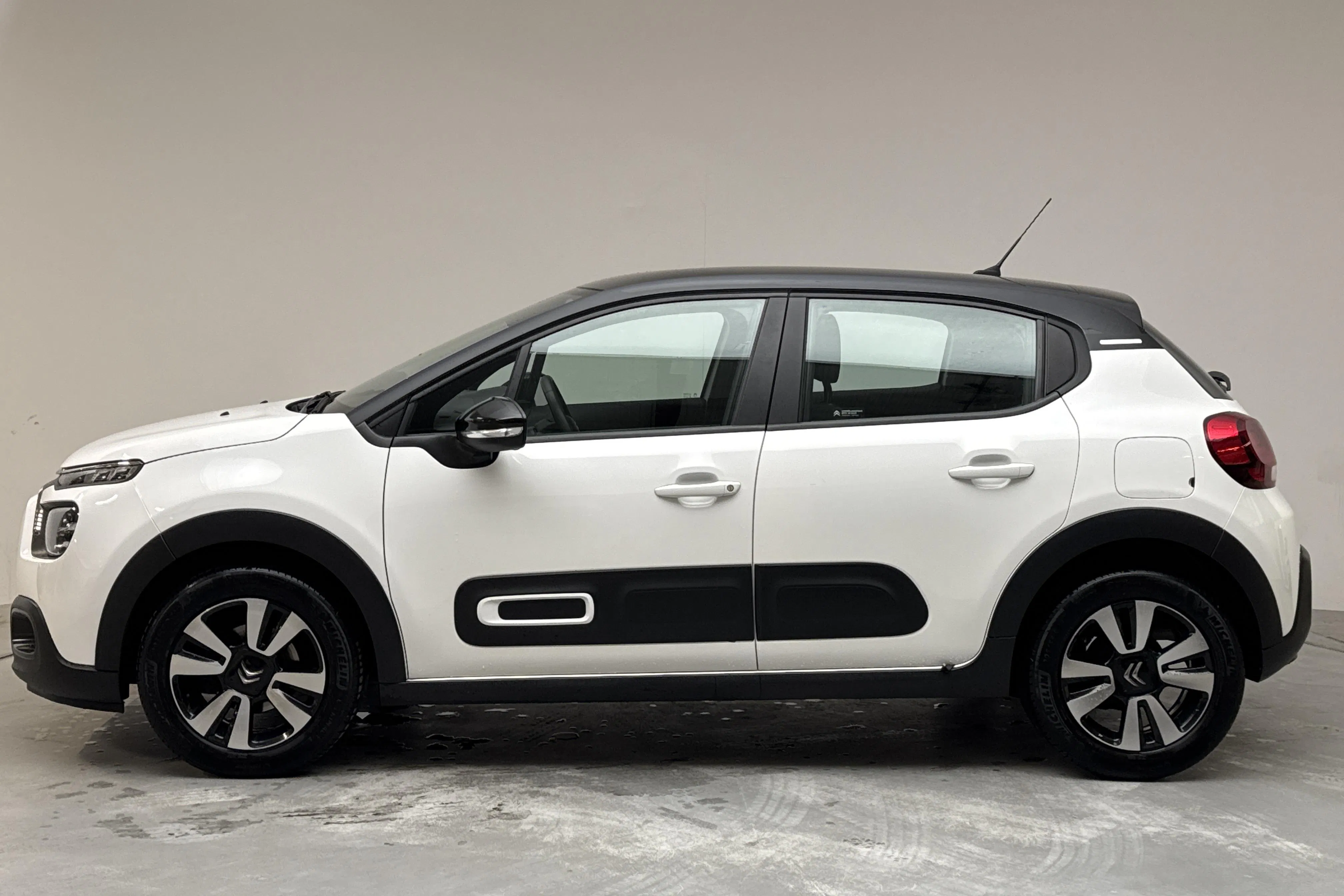 Presentationsfoto 2 av 12: Citroën C3 PureTech (82hk) - 6 654 mil - Manuell - vit - 2022