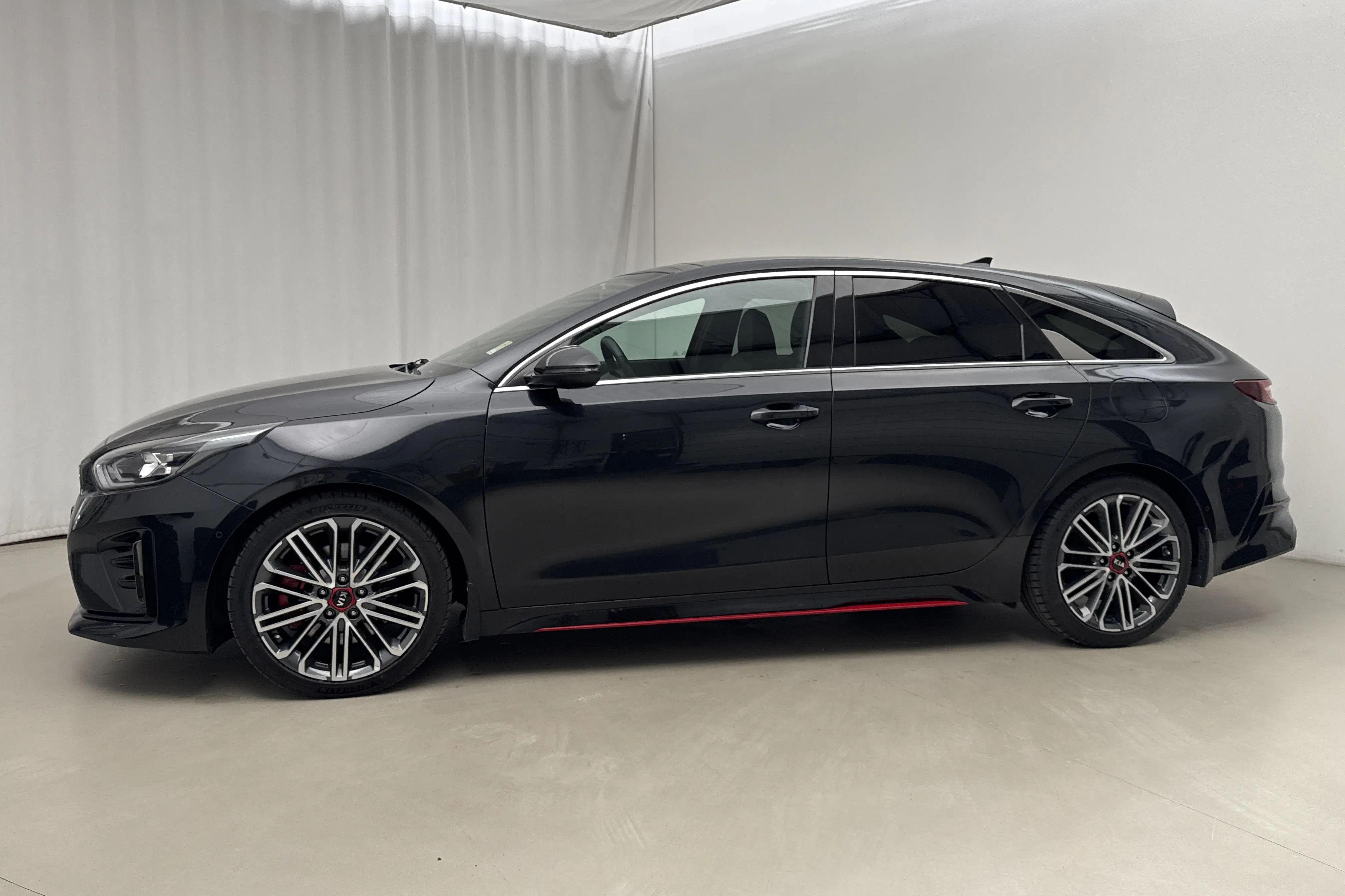 Presentationsfoto 2 av 24: KIA ProCeed 1.6 T-GDi (204hk) - 6 203 mil - Automat - svart - 2020