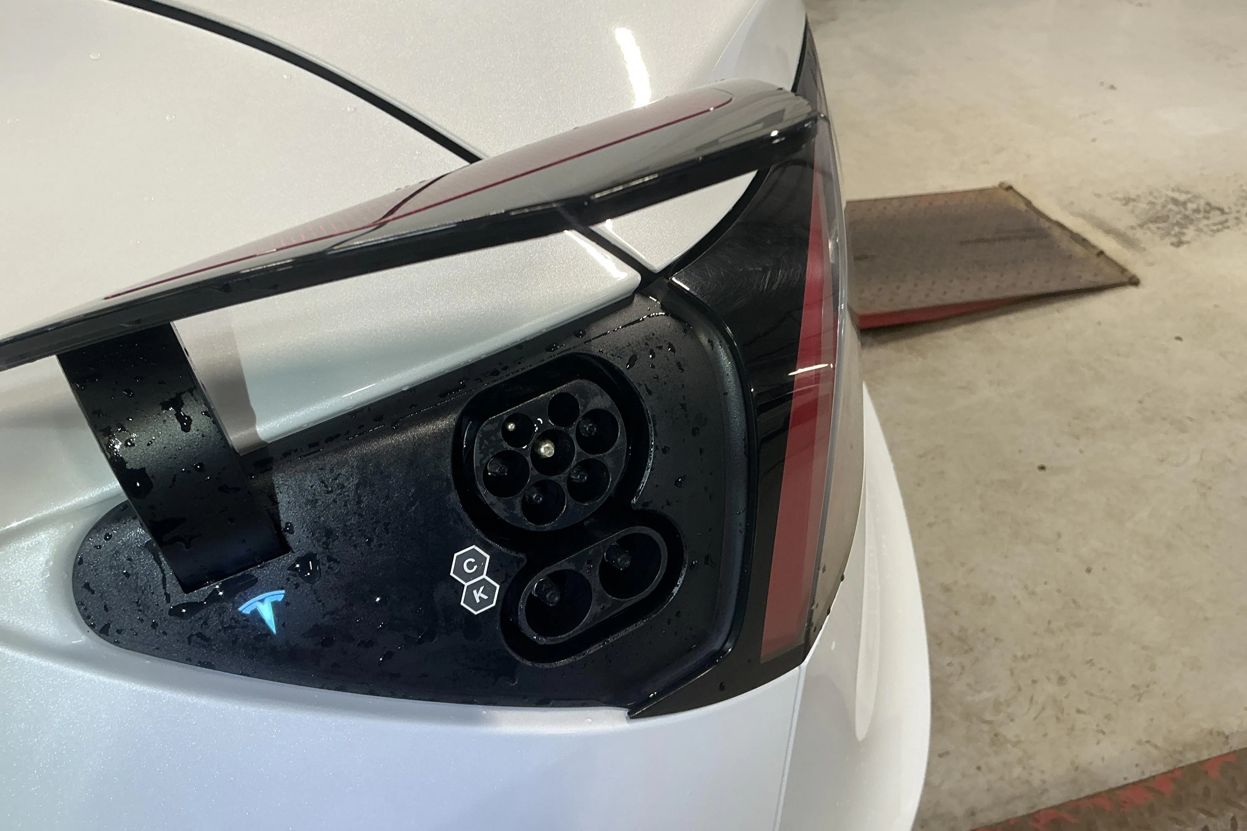 Presentationsfoto 18 av 18: Tesla Model 3 Long Range Dual Motor AWD - 5 626 mil - Automat - vit - 2023