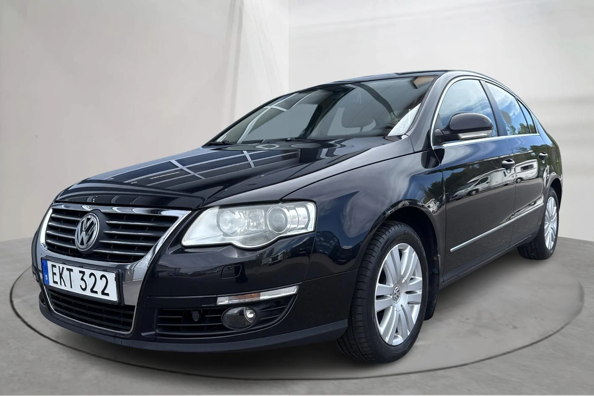 Presentationsfoto 1 av 15: VW Passat 2.0 TDI (140hk) - 17 197 mil - Manuell - svart - 2008