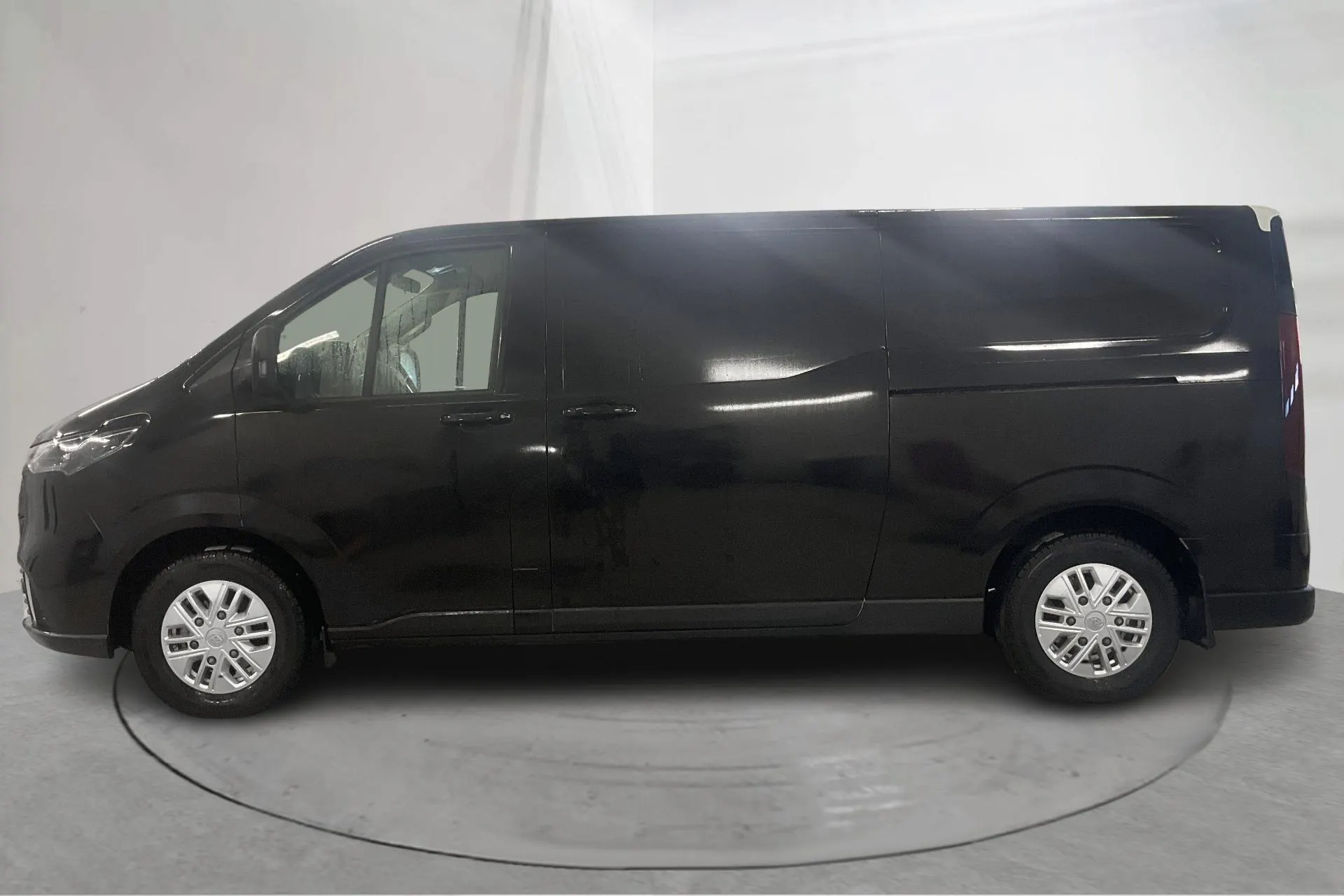 Presentation photo 2 of 23: Maxus e-Deliver 7 88kWh (200hk) - 1 850 km - Automatic - white - 2024