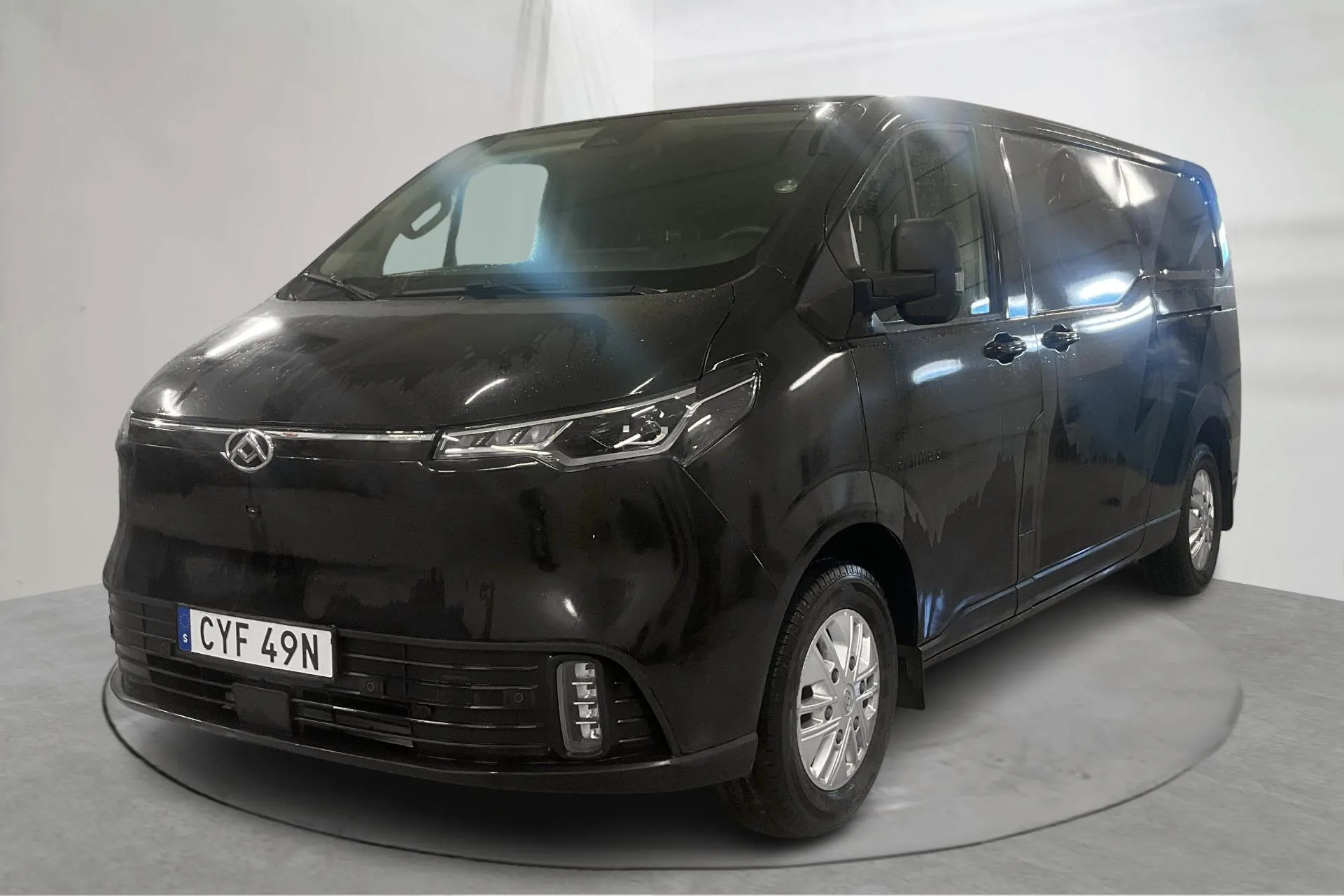 Presentation photo 1 of 24: Maxus e-Deliver 7 88kWh (200hk) - 15 900 km - Automatic - white - 2024