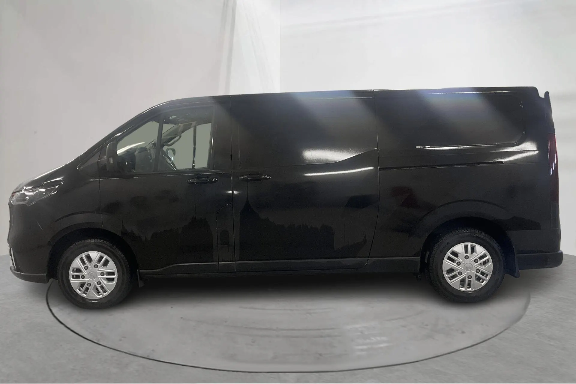 Presentation photo 2 of 24: Maxus e-Deliver 7 88kWh (200hk) - 15 900 km - Automatic - white - 2024