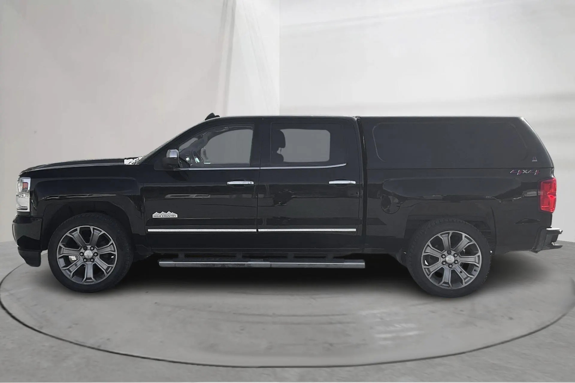 Presentationsfoto 2 av 15: Chevrolet Silverado 1500 Crew Cab 6.2 V8 E85  4WD (426hk) - 3 273 mil - Automat - svart - 2018