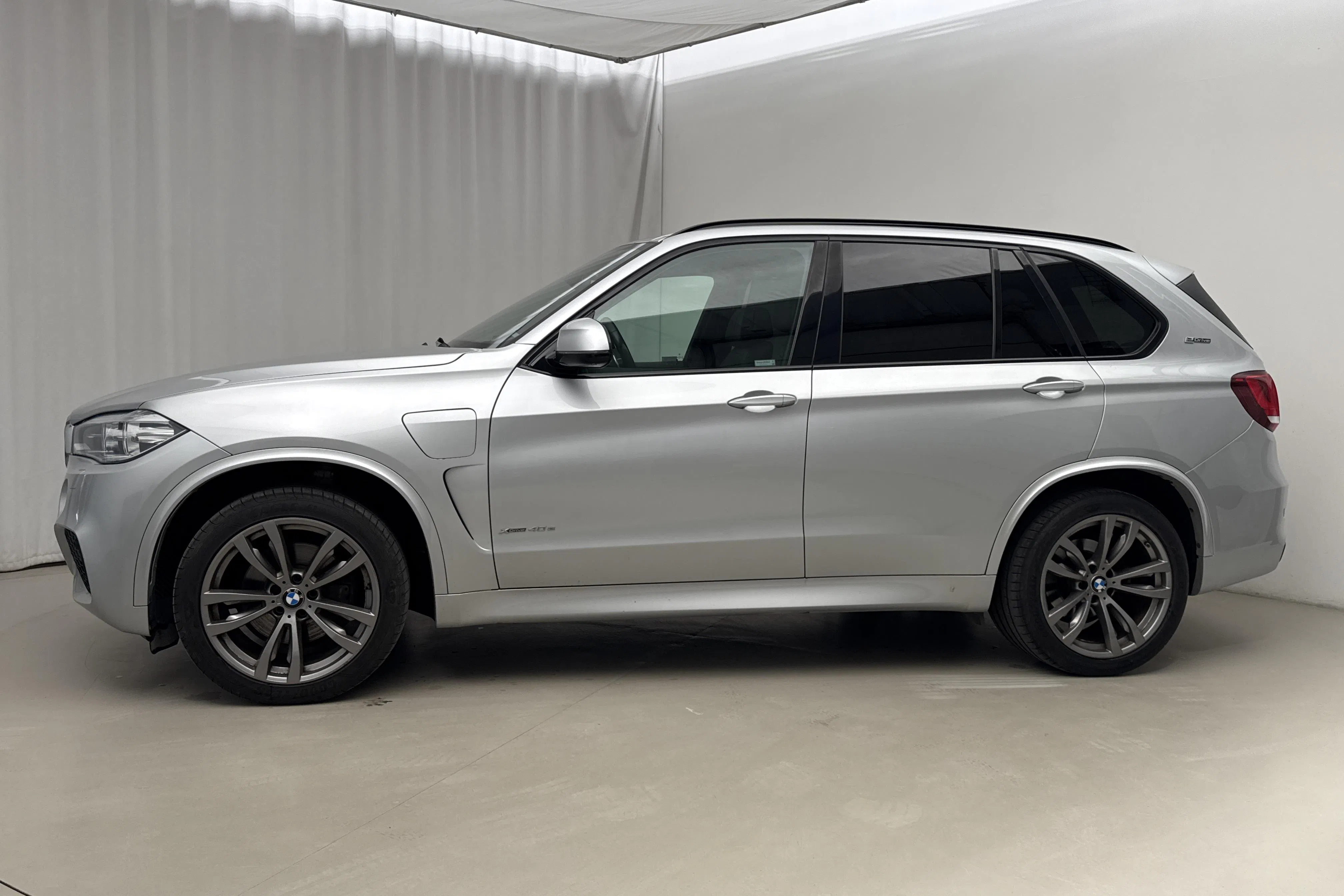 Presentation photo 2 of 25: BMW X5 xDrive40e, F15 (313hk) - 134 220 km - Automatic - silver - 2017