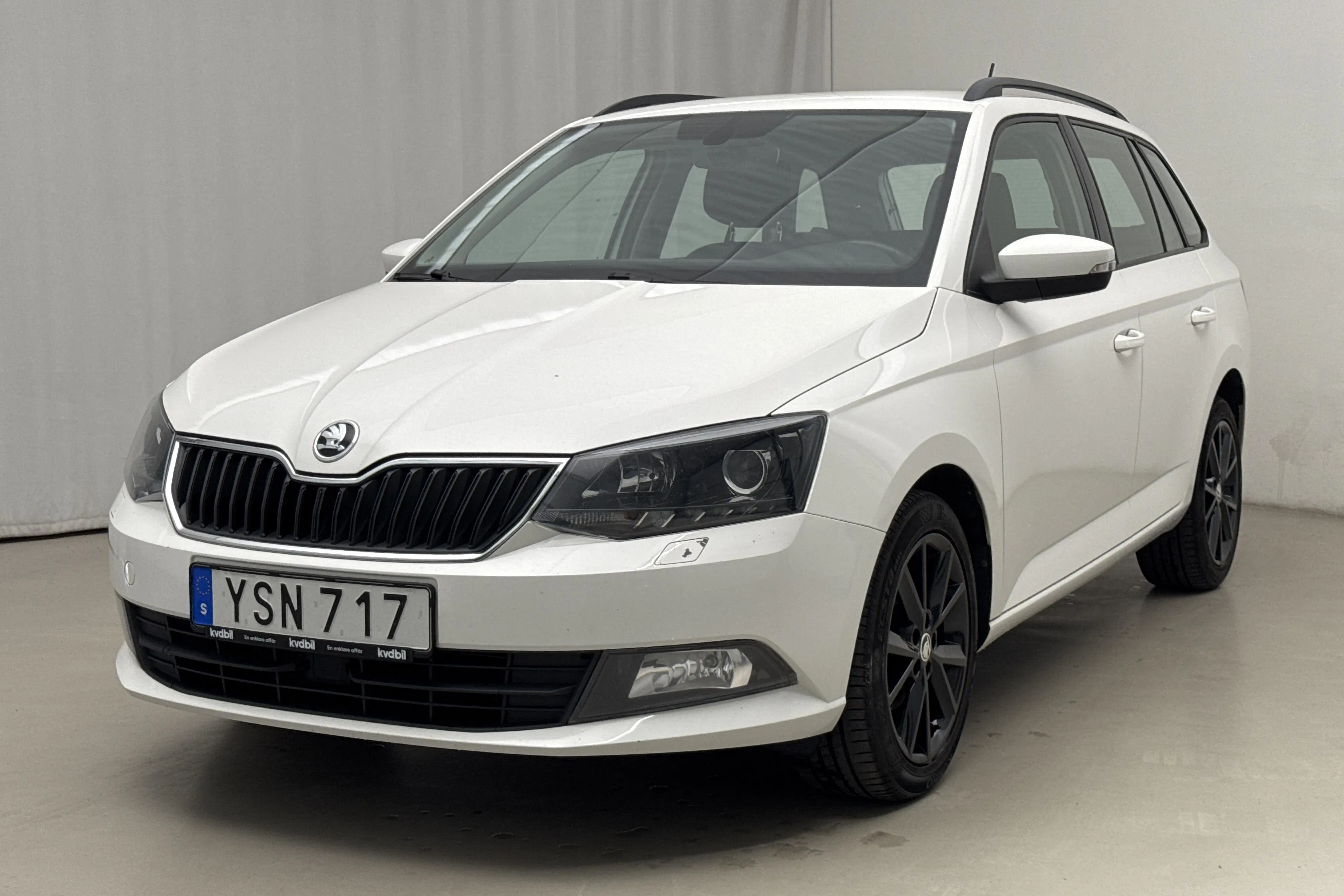Presentationsfoto 1 av 19: Skoda Fabia 1.0 TSI Kombi (95hk) - 8 361 mil - Manuell - vit - 2018