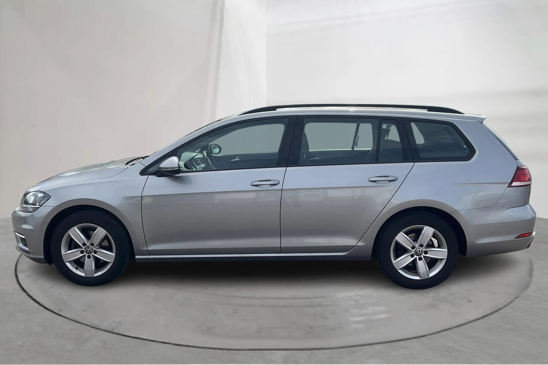 Presentation photo 2 of 17: VW Golf VII 1.5 TSI Sportscombi (150hk) - 62 230 km - Manual - silver - 2020