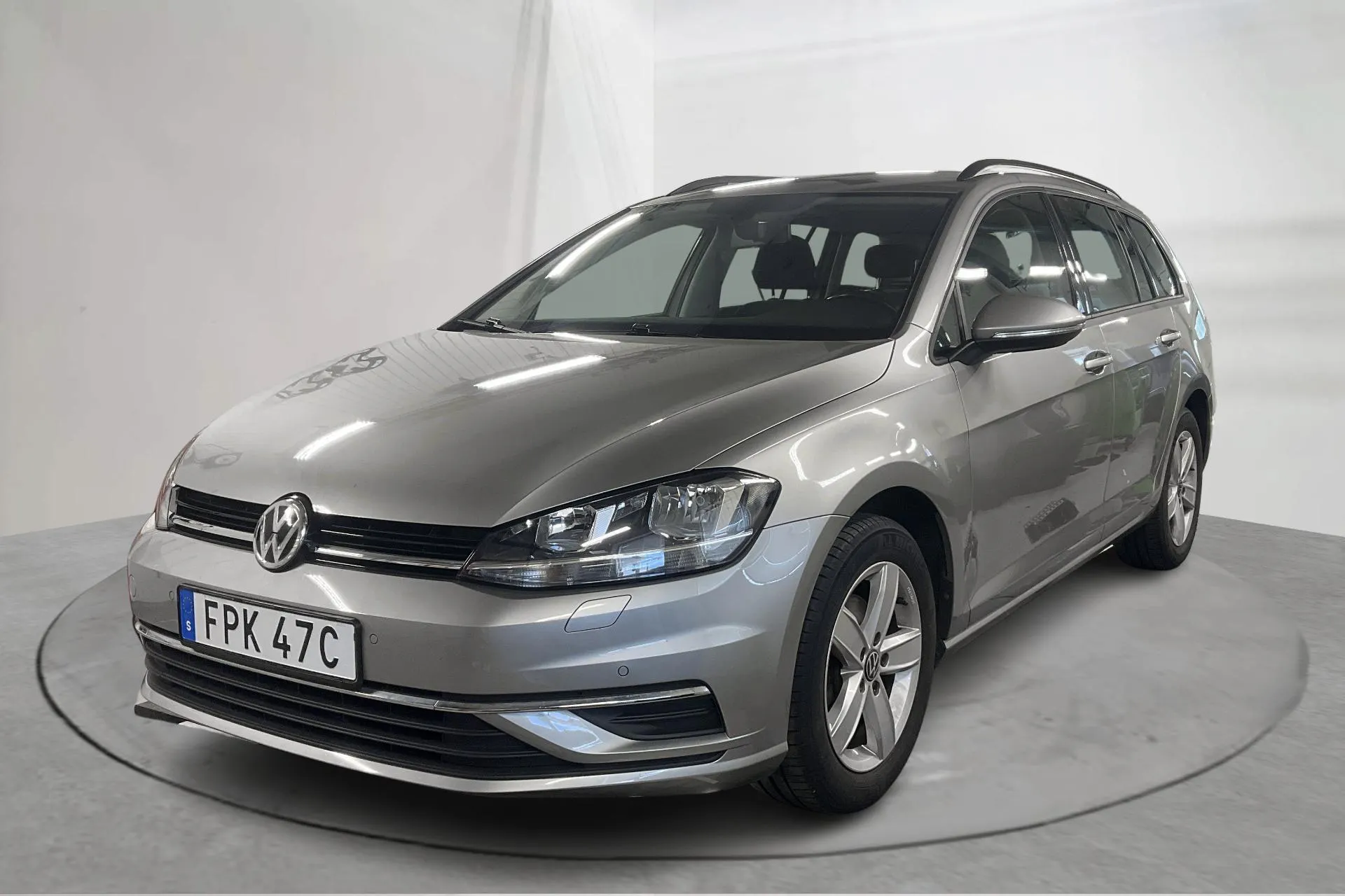 Presentation photo 1 of 17: VW Golf VII 1.5 TSI Sportscombi (150hk) - 62 230 km - Manual - silver - 2020