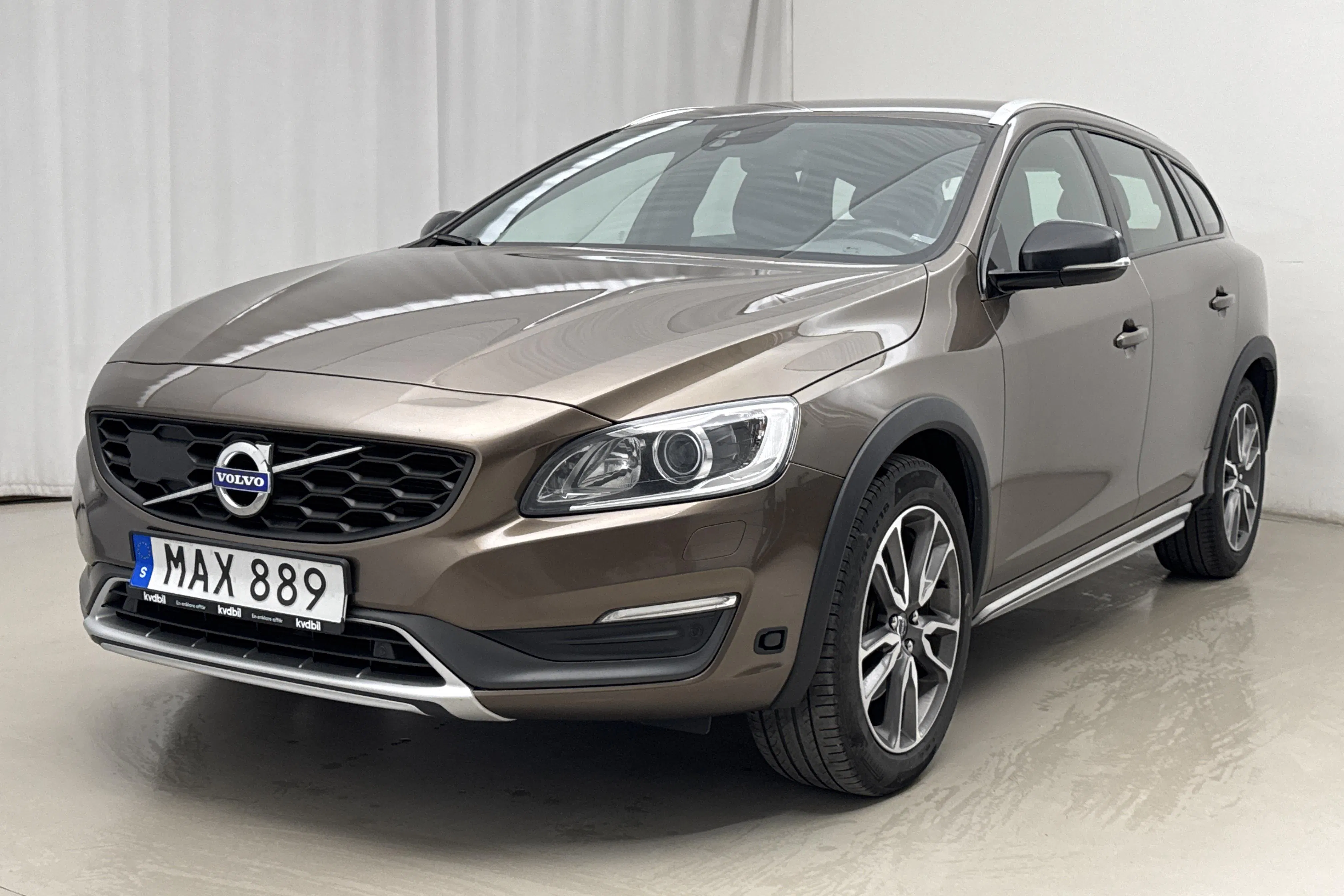 Presentation photo 1 of 16: Volvo V60 D4 Cross Country AWD (190hk) - 209 790 km - Automatic - brown - 2016