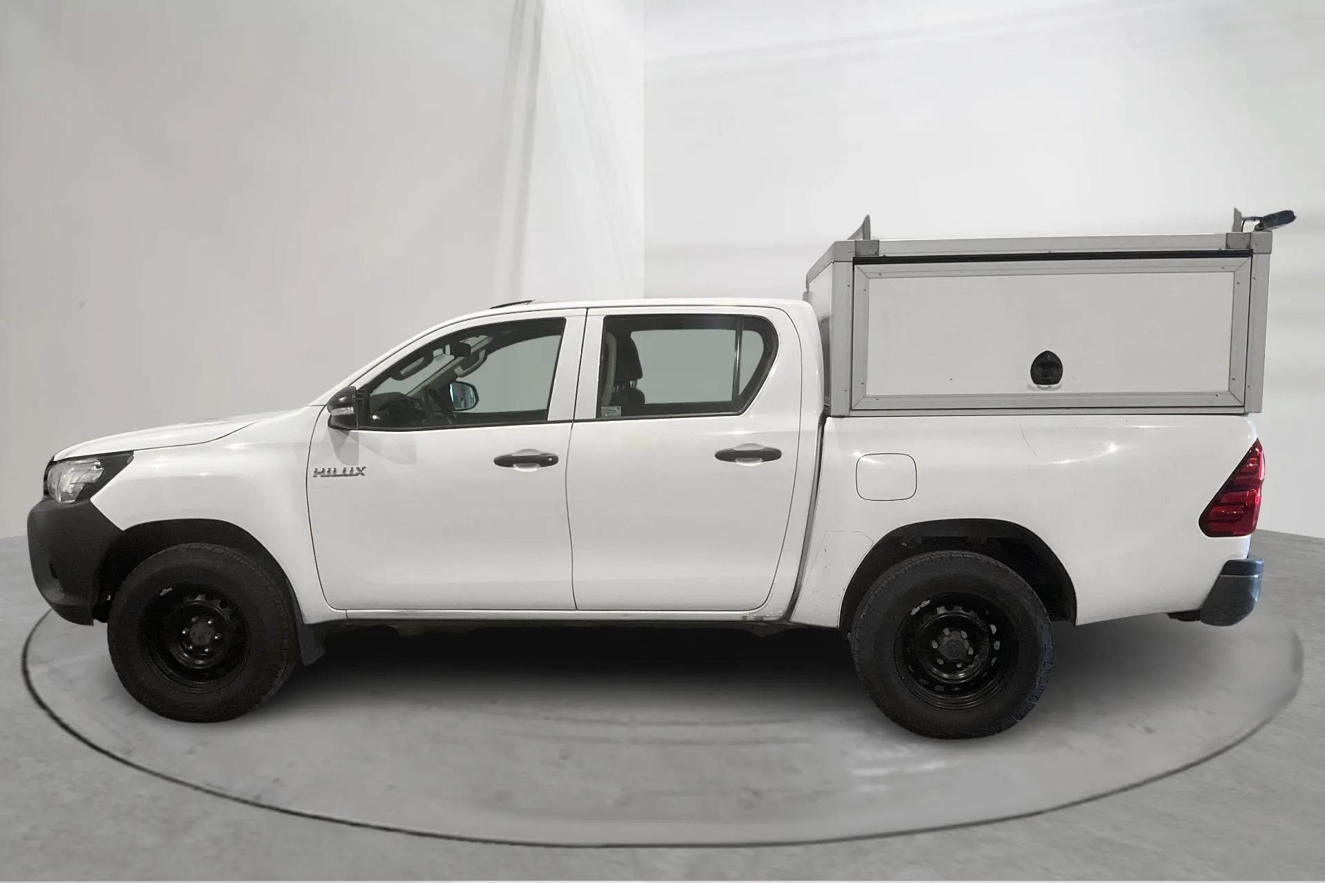 Presentationsfoto 2 av 13: Toyota Hilux 2.4 D 4WD (150hk) - 25 476 mil - Manuell - vit - 2017