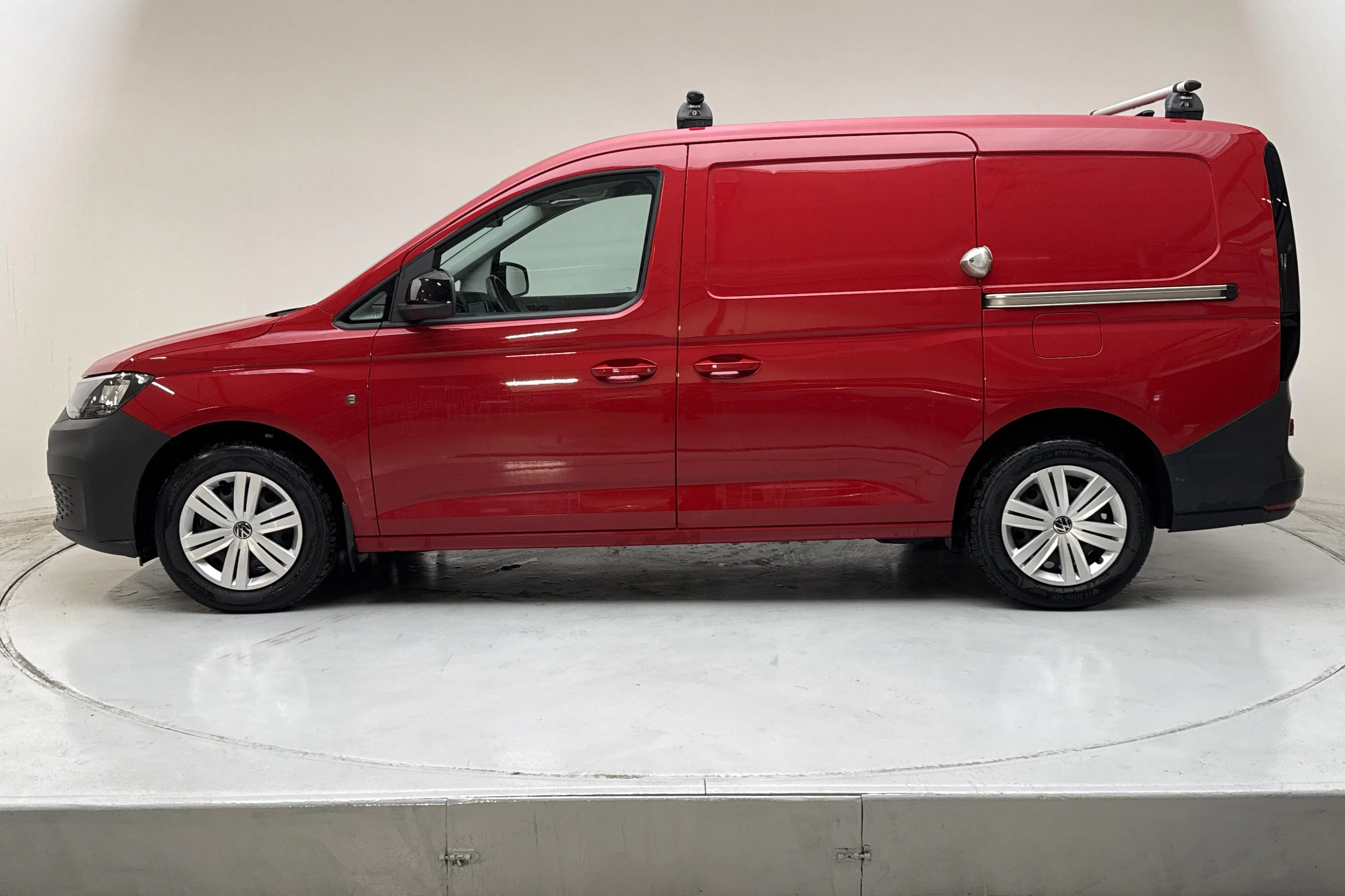 Presentationsfoto 2 av 13: VW Caddy Cargo Maxi 2.0 TDI (122hk) - 3 540 mil - Automat - röd - 2023