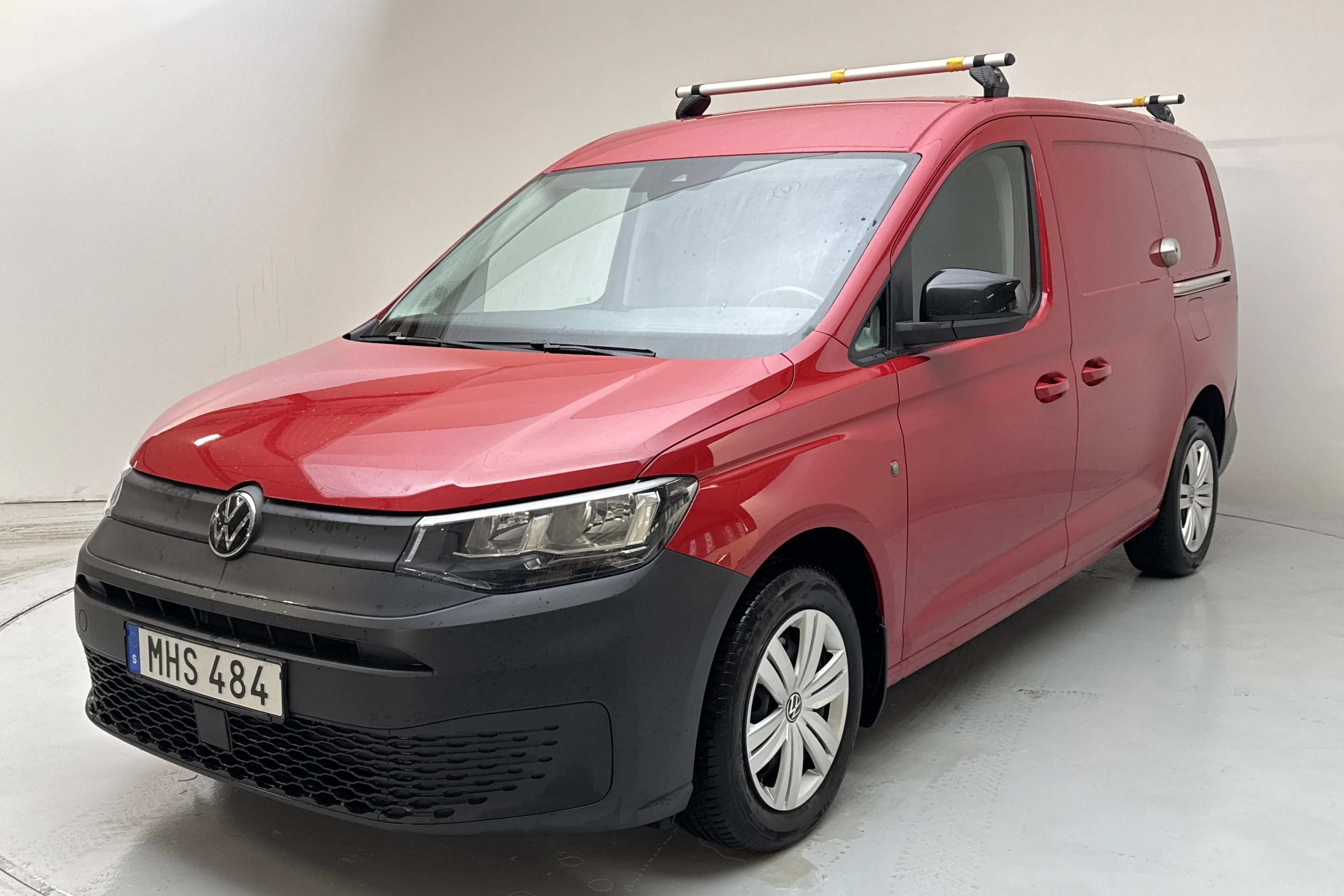 Presentation photo 1 of 11: VW Caddy Cargo Maxi 2.0 TDI (122hk) - 85 890 km - Automatic - red - 2023