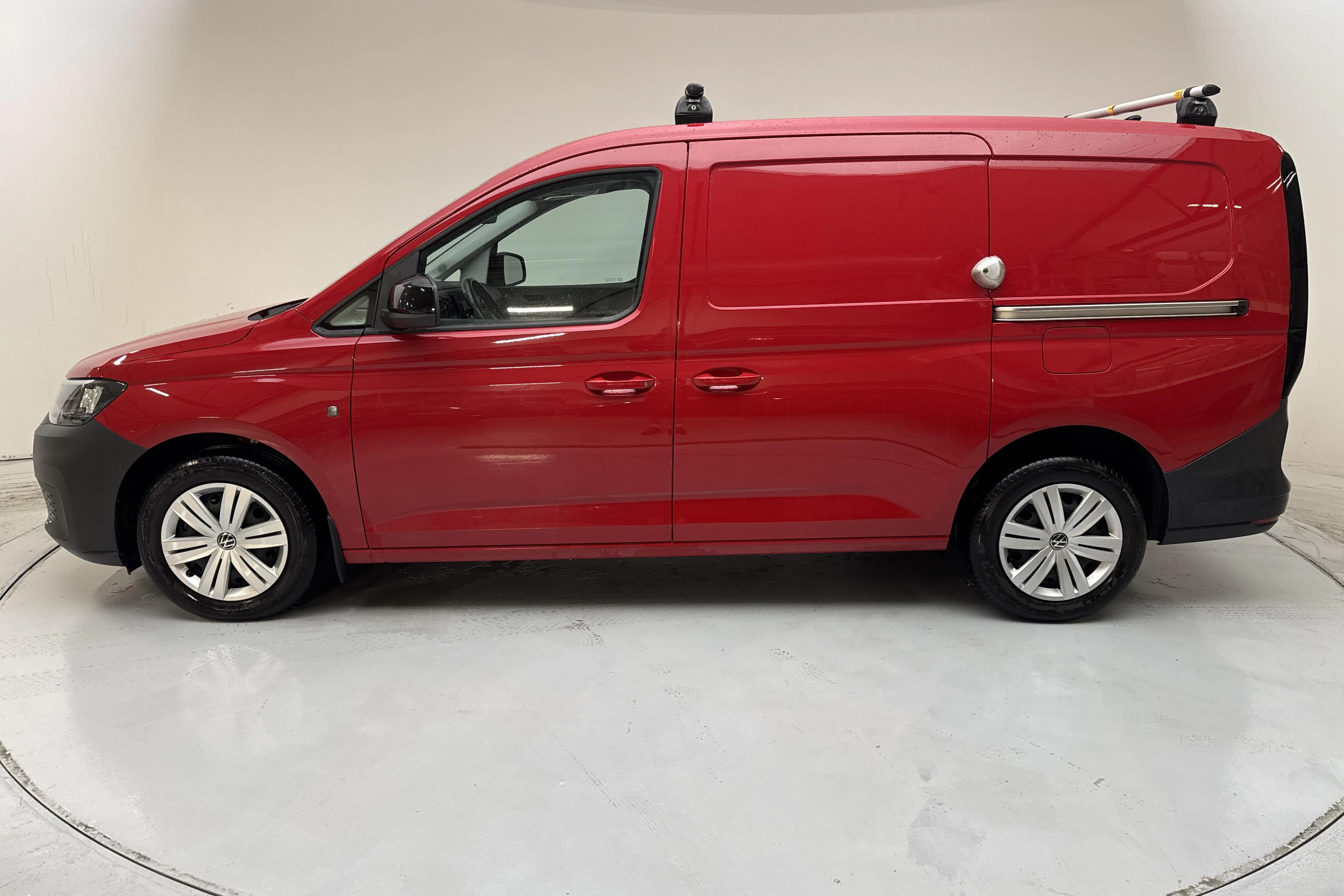 Presentation photo 2 of 11: VW Caddy Cargo Maxi 2.0 TDI (122hk) - 85 890 km - Automatic - red - 2023