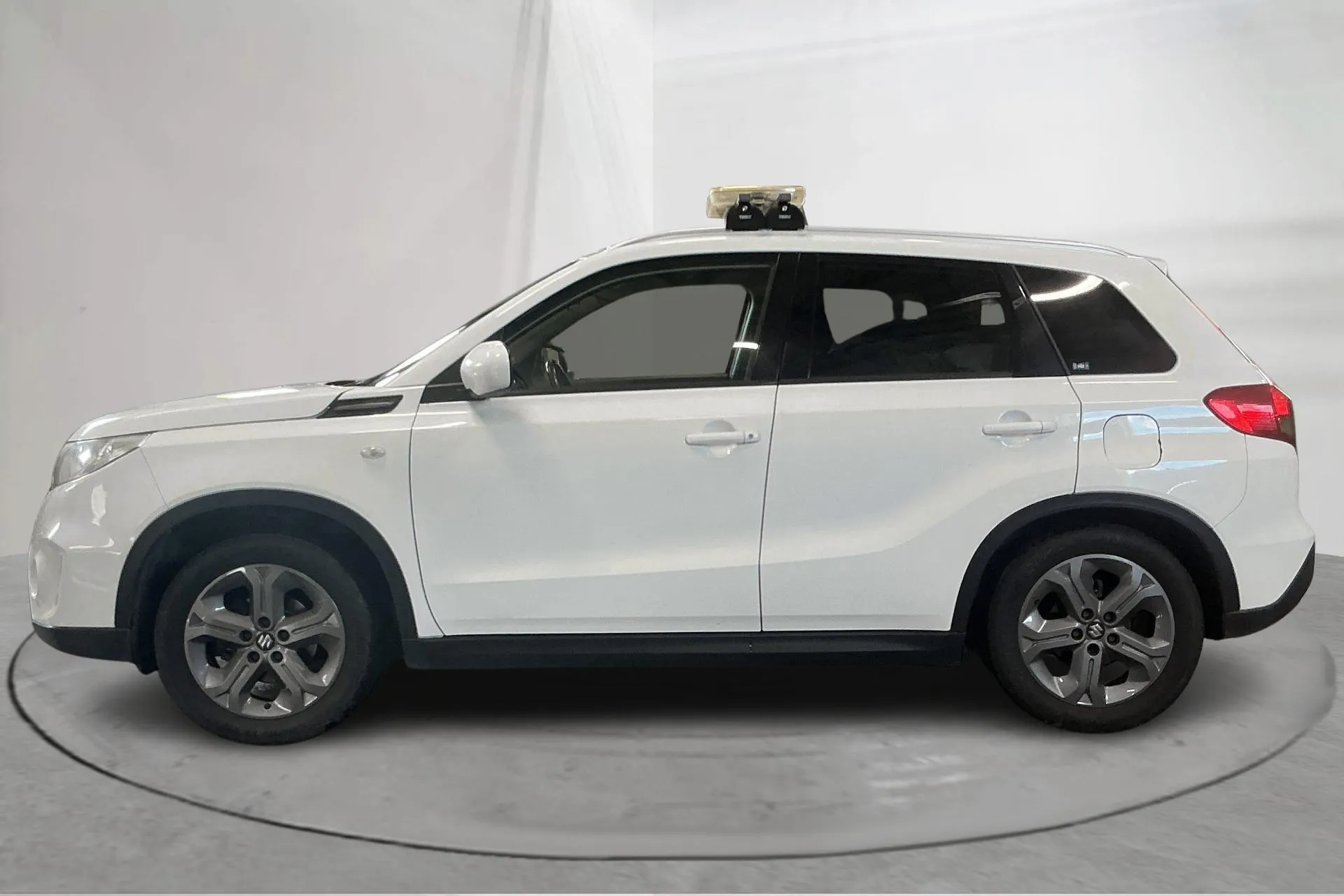 Presentation photo 2 of 16: Suzuki Vitara 1.6 Allgrip 4x4 (120hk) - 72 810 km - Automatic - white - 2016