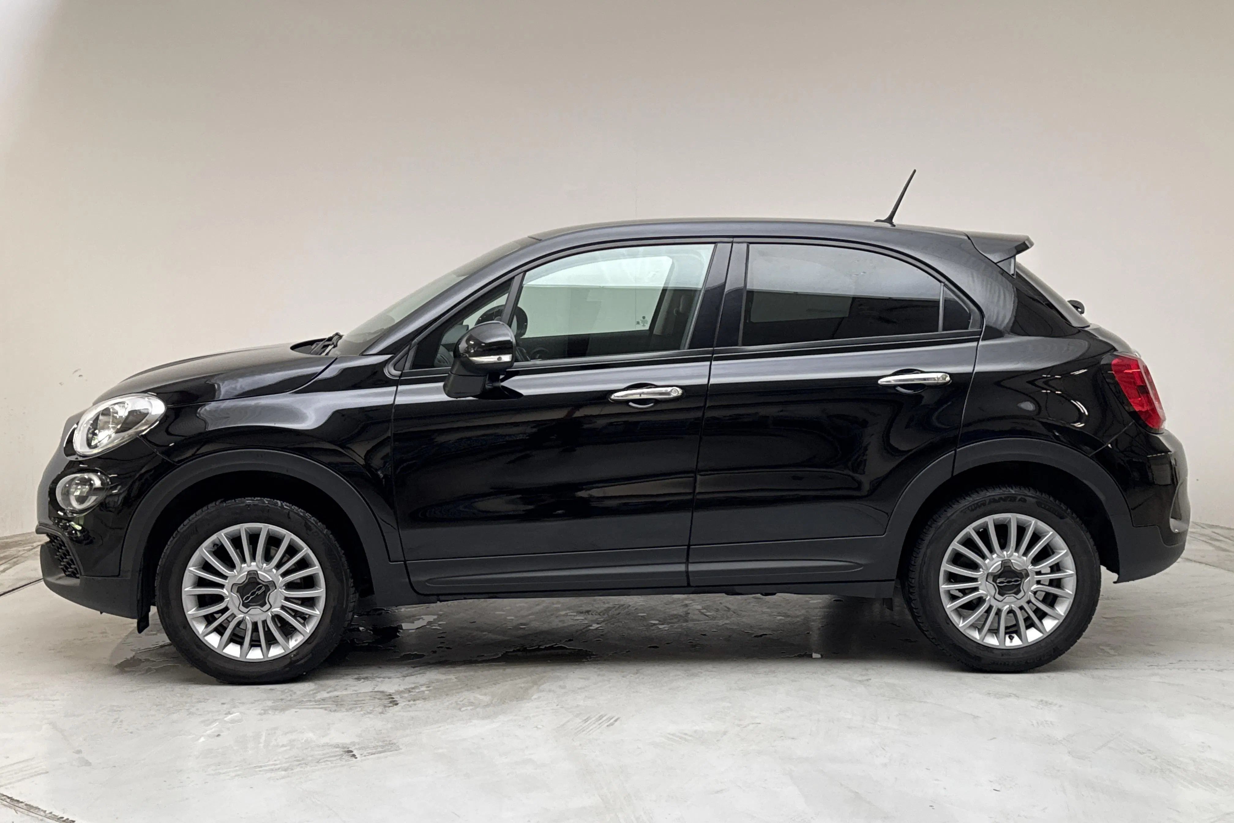 Presentation photo 2 of 11: Fiat 500X 1.6 E-torq (110hk) - 89 590 km - Manual - black - 2019