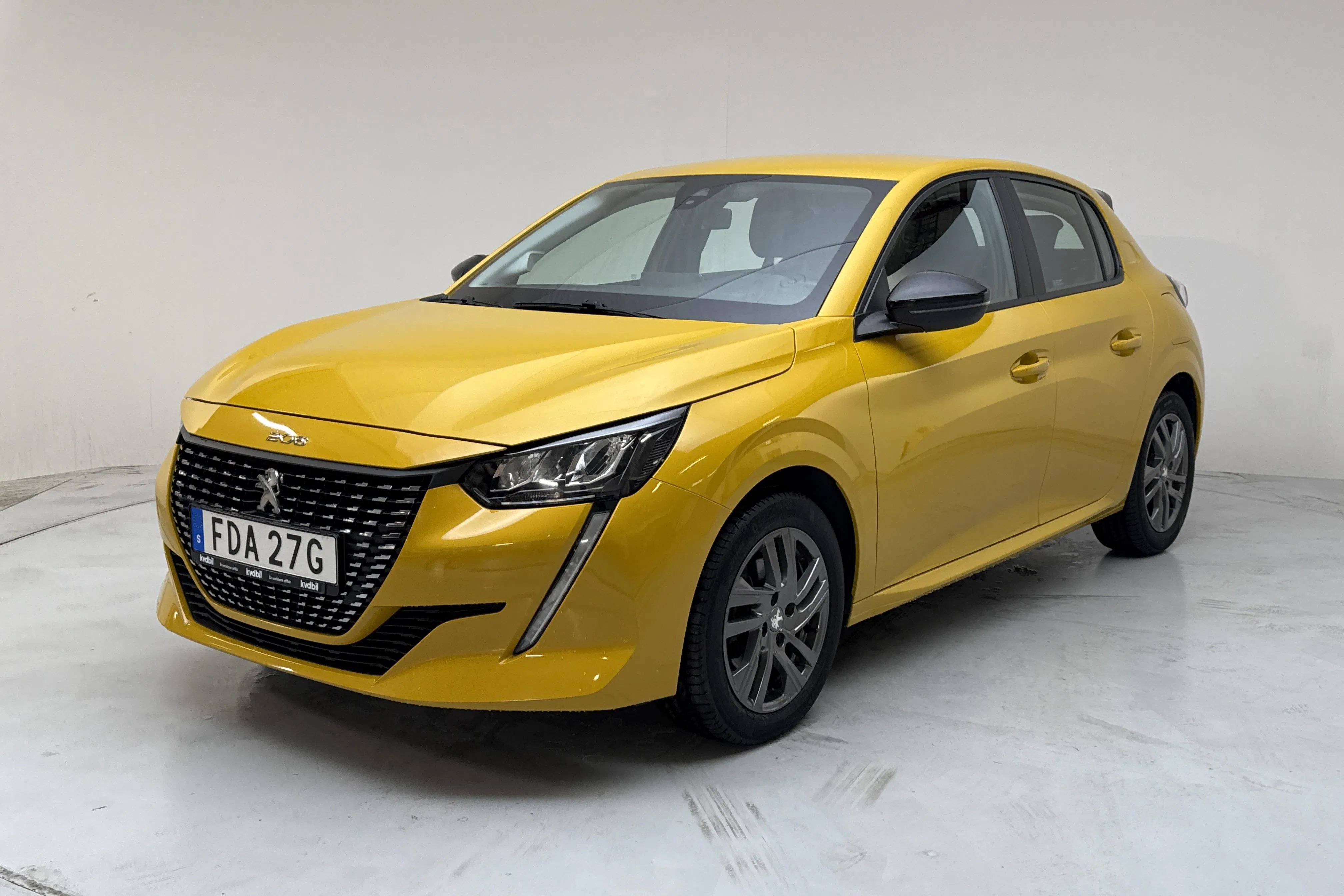 Presentation photo 1 of 12: Peugeot 208 1.2 PureTech 5dr (100hk) - 52 390 km - Automatic - yellow - 2022