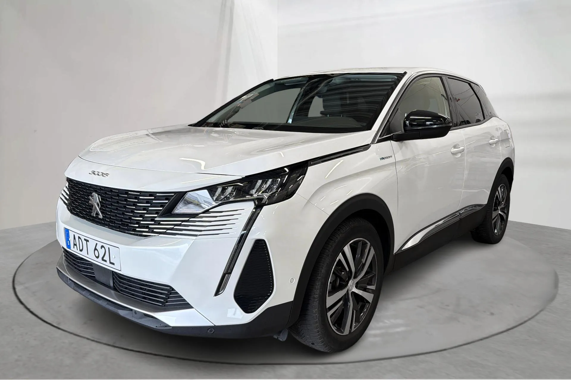 Presentationsfoto 1 av 19: Peugeot 3008 1.6 Plug-in Hybrid 4 (300hk) - 5 567 mil - Automat - vit - 2022