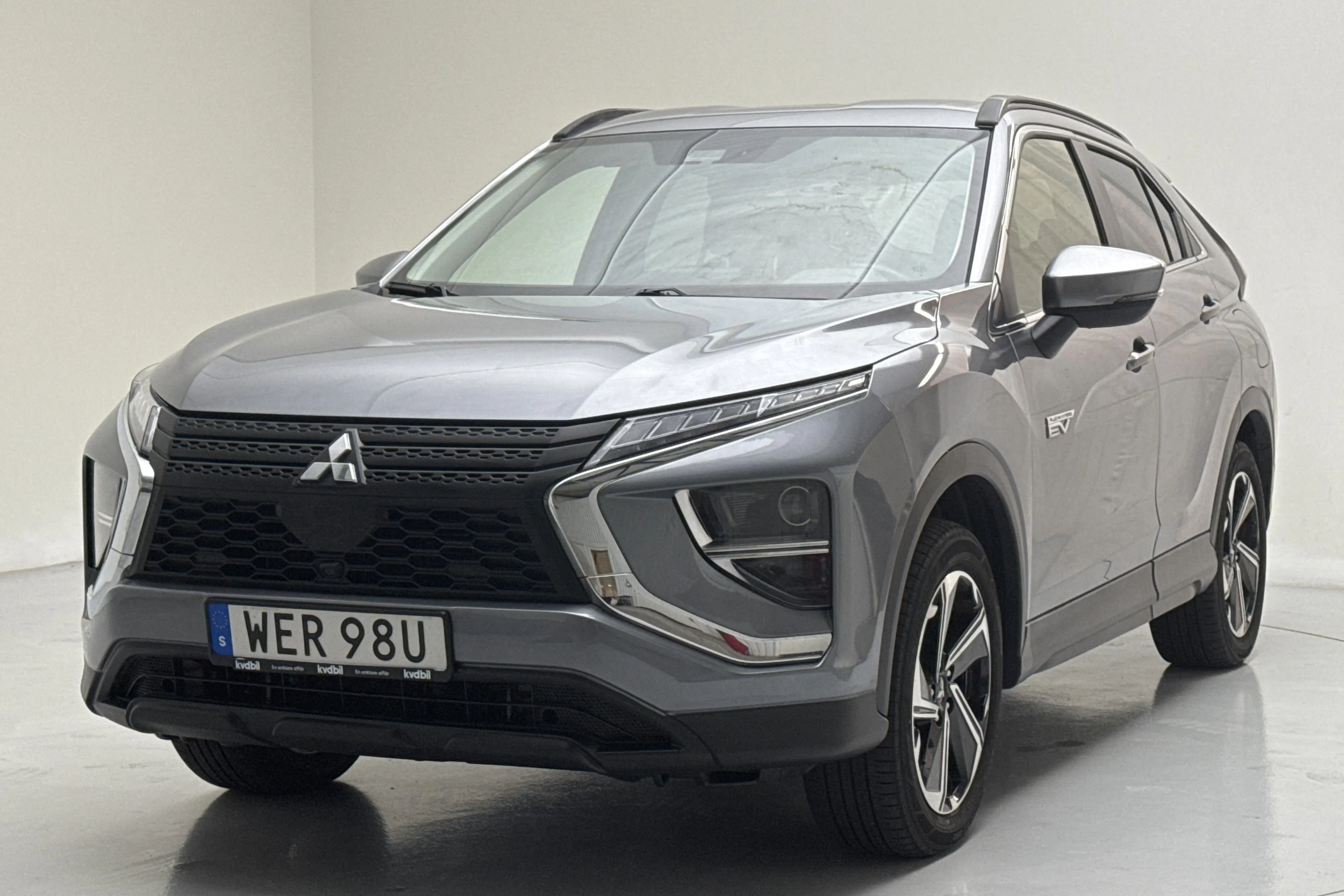 Presentation photo 1 of 15: Mitsubishi Eclipse Cross 2.4 PHEV 4WD (185hk) - 54 130 km - Automatic - gray - 2021