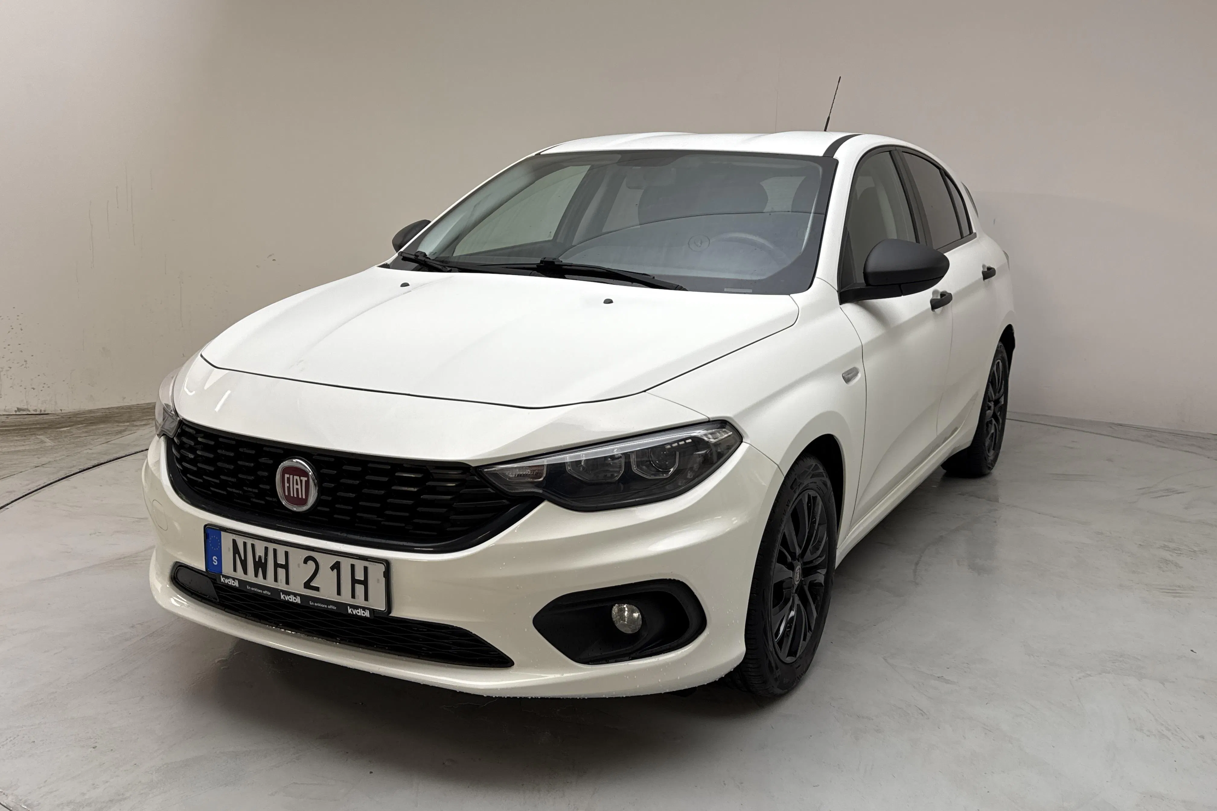 Presentation photo 1 of 12: Fiat Tipo 1.4 5dr (95hk) - 96 420 km - Manual - white - 2019