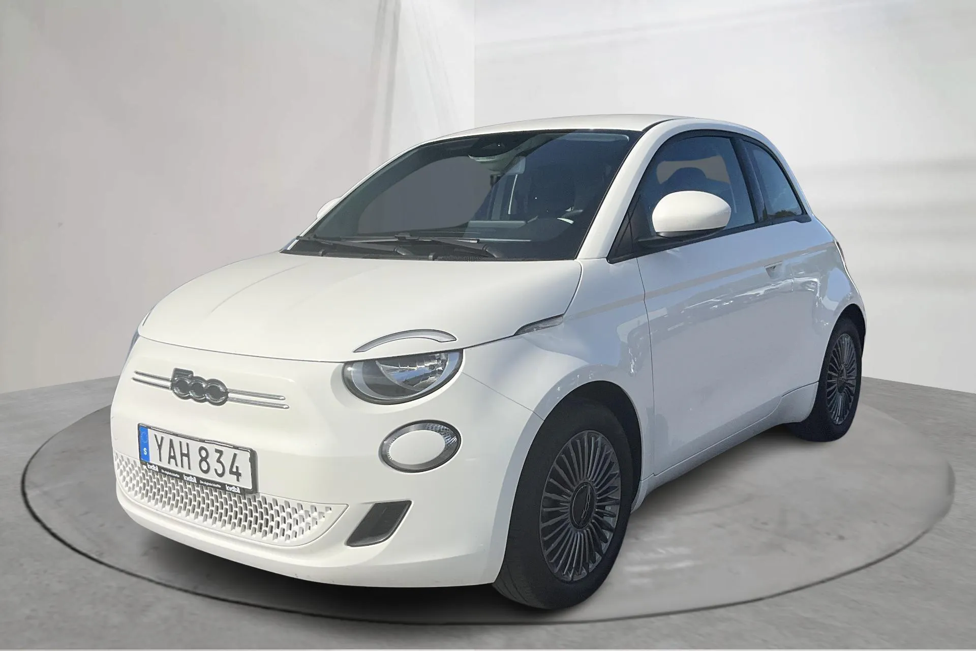 Presentation photo 1 of 18: Fiat 500e (118hk) - 59 680 km - Automatic - white - 2022