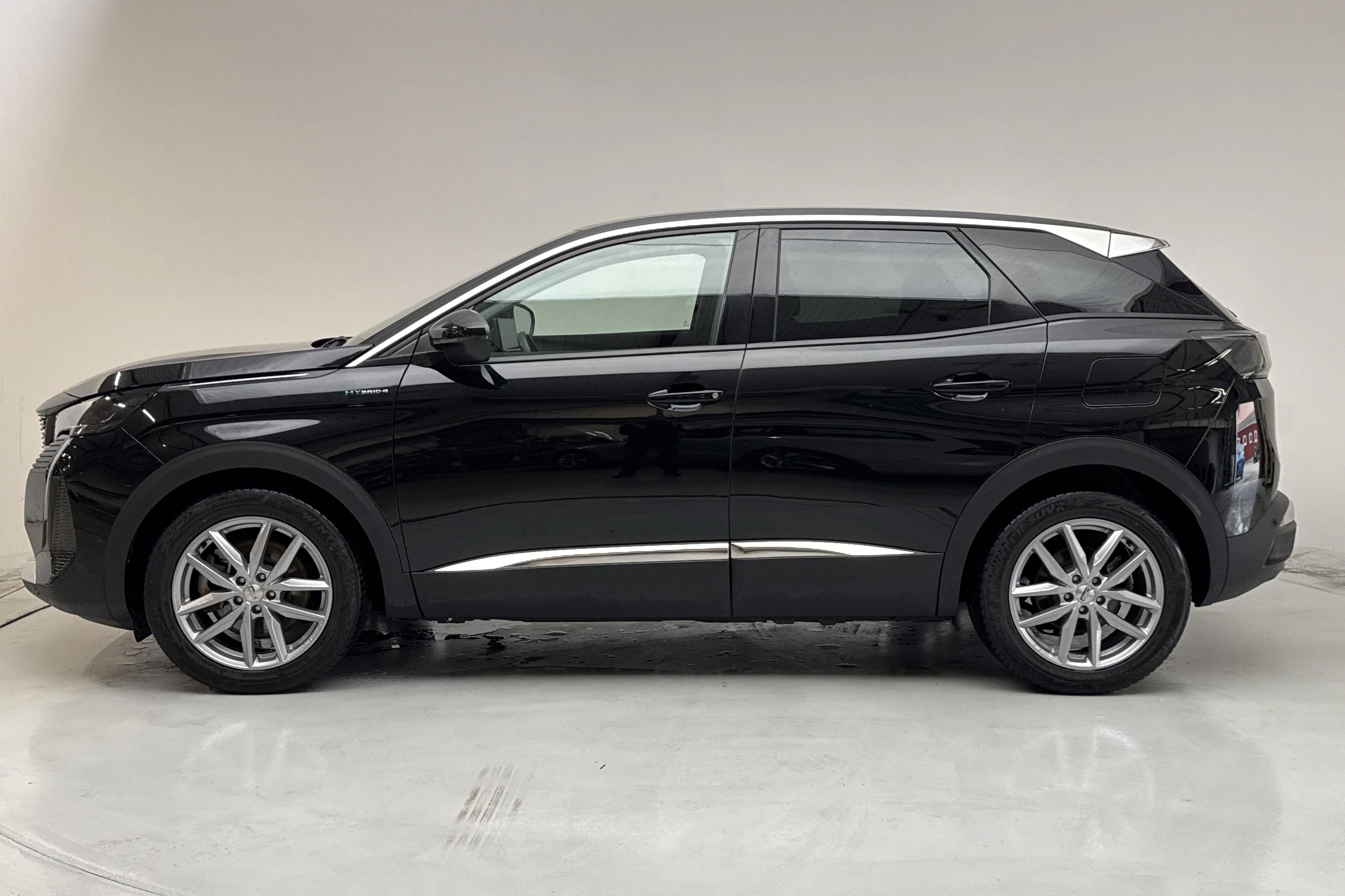 Presentationsfoto 2 av 16: Peugeot 3008 1.6 Plug-in Hybrid 4 (300hk) - 5 414 mil - Automat - svart - 2022