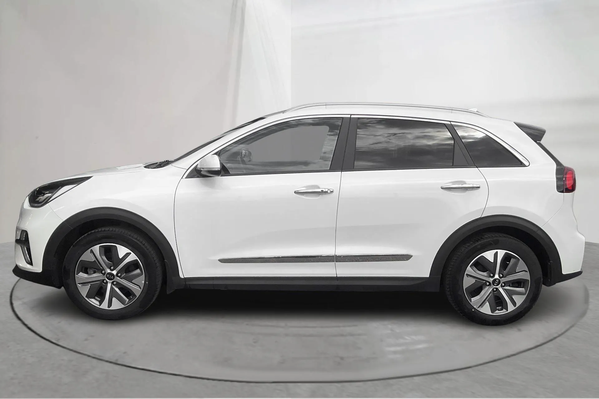 Presentation photo 2 of 21: KIA e-Niro 64kWh (204hk) - 69 830 km - Automatic - white - 2021