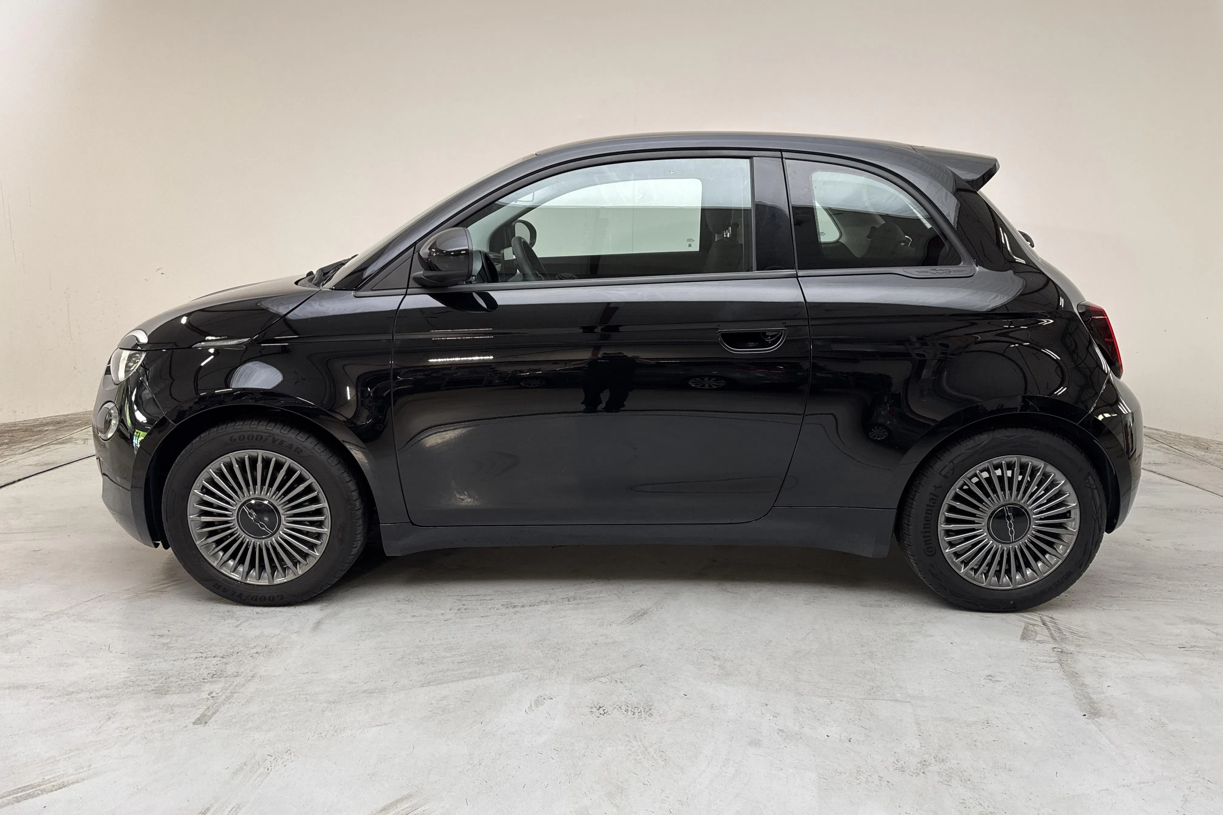 Presentation photo 2 of 15: Fiat 500e (118hk) - 49 840 km - Automatic - black - 2022