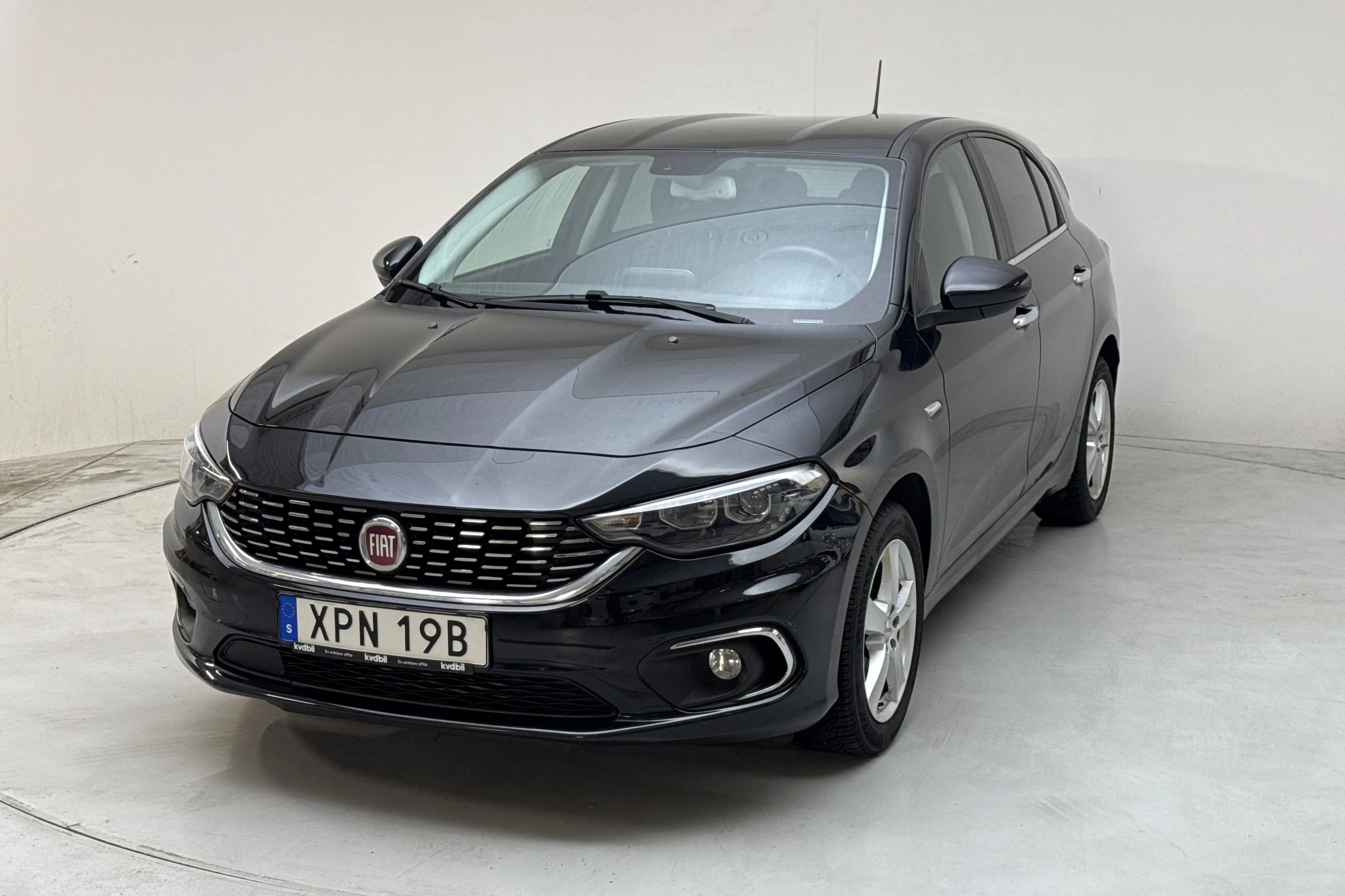Presentation photo 1 of 13: Fiat Tipo 1.4 5dr (120hk) - 94 120 km - Manual - black - 2020