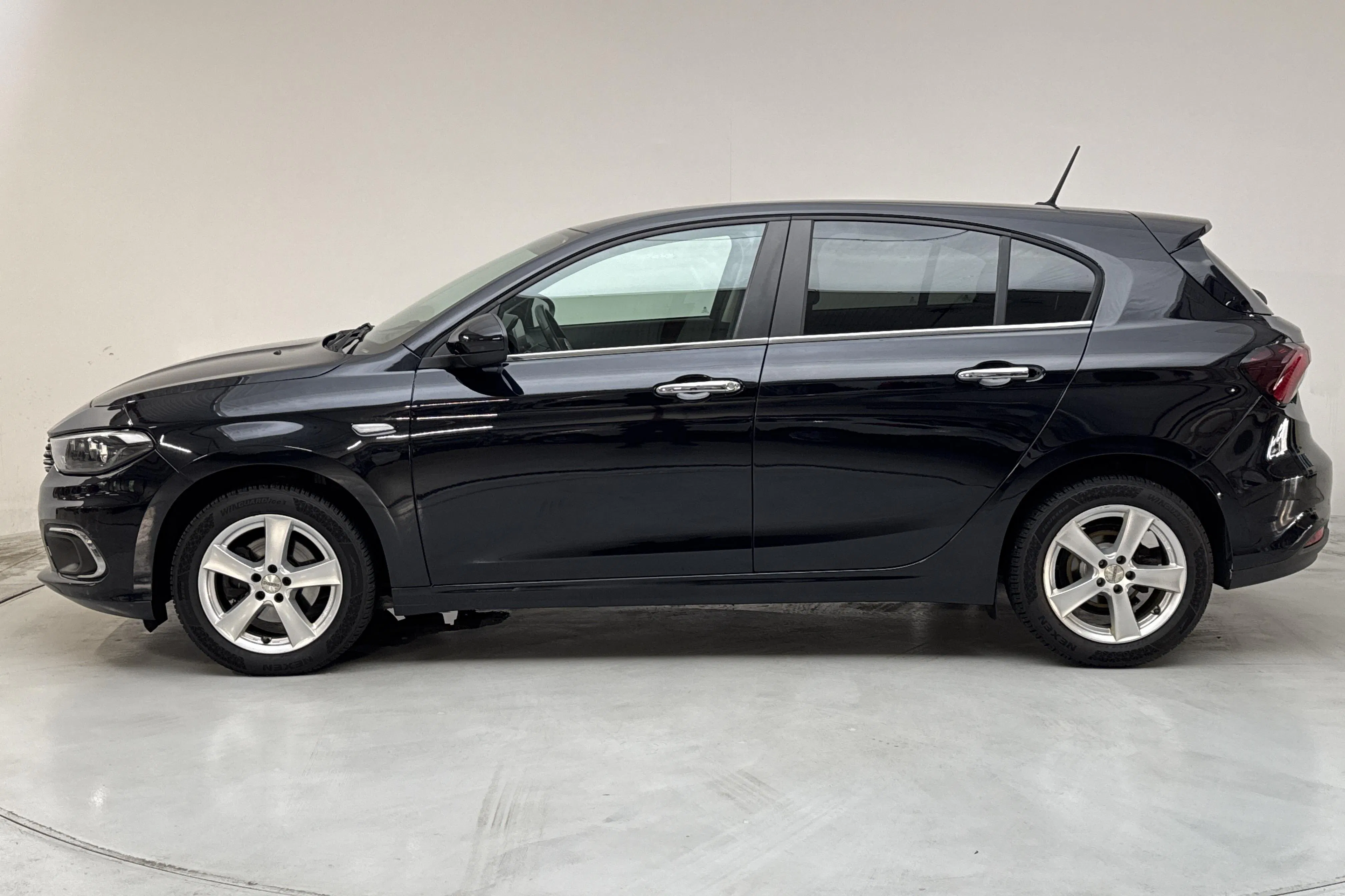Presentation photo 2 of 13: Fiat Tipo 1.4 5dr (120hk) - 94 120 km - Manual - black - 2020