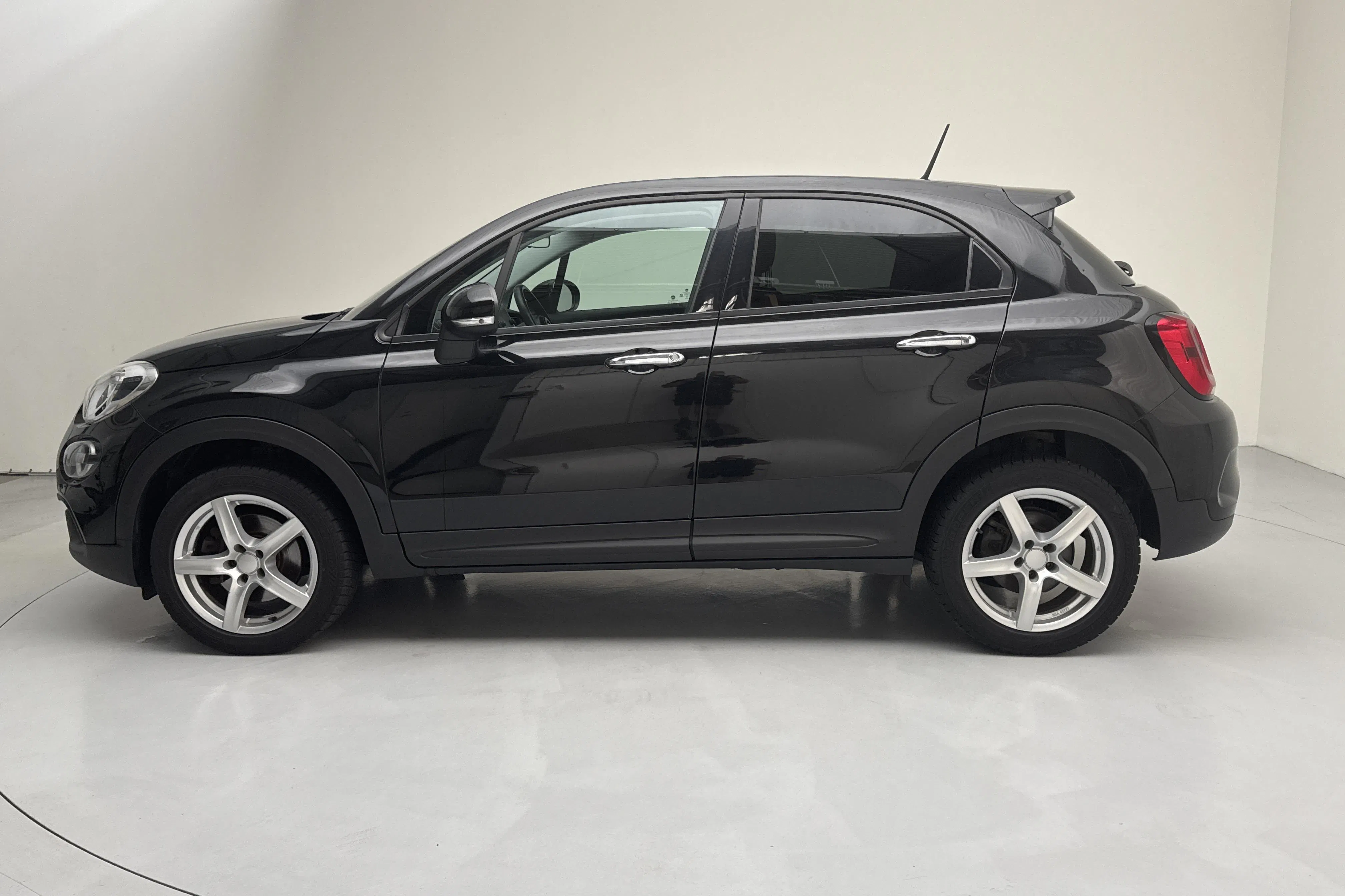 Presentation photo 2 of 10: Fiat 500X 1.6 E-torq (110hk) - 66 880 km - Manual - black - 2019