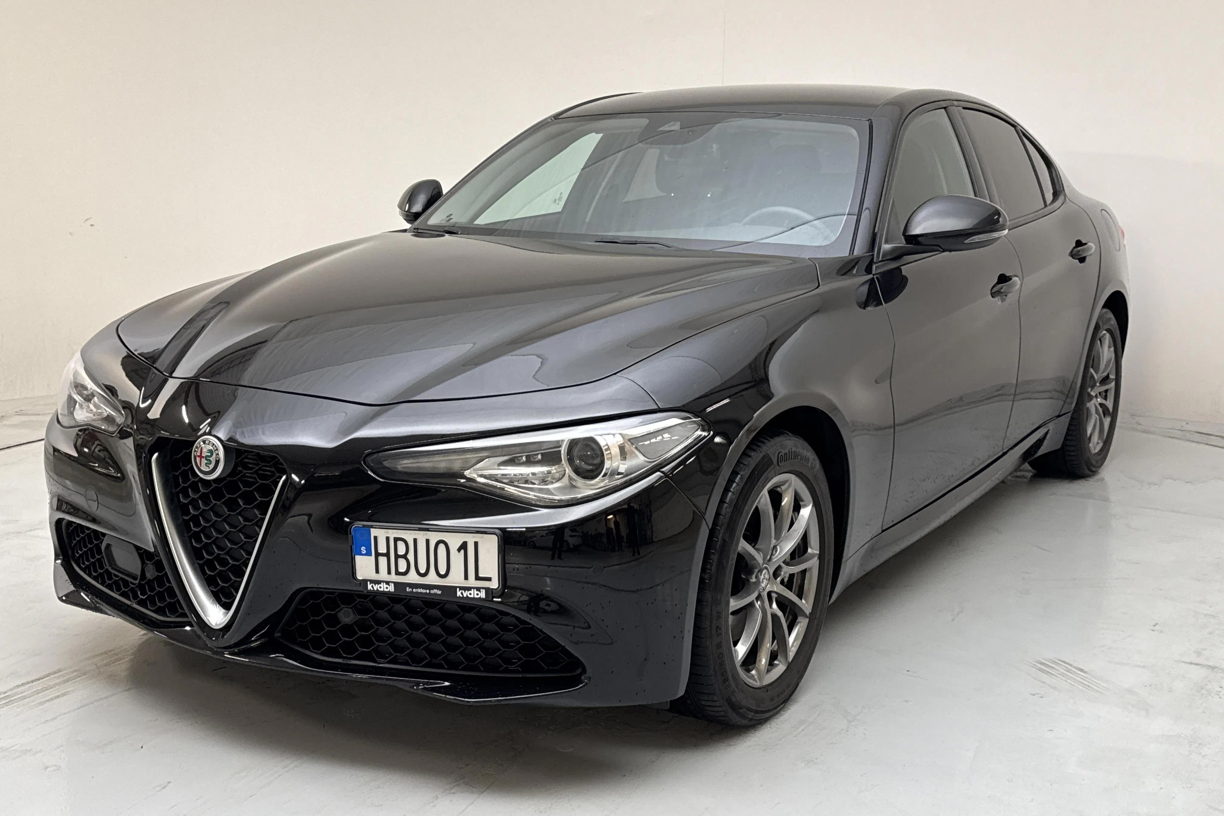 Presentation photo 1 of 14: Alfa Romeo Giulia 2.0 (200hk) - 82 970 km - Automatic - black - 2019