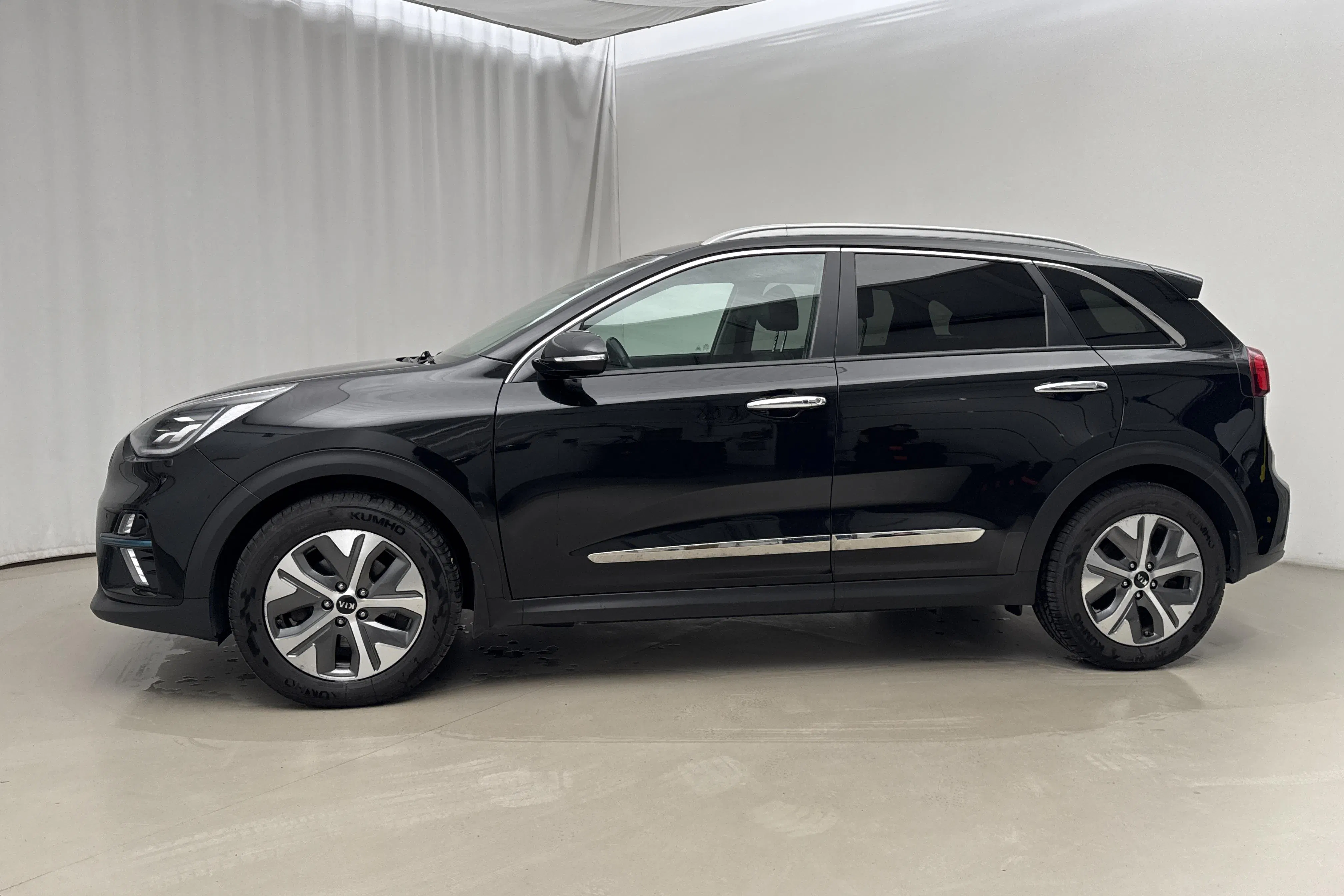 Presentationsfoto 2 av 25: KIA e-Niro 64kWh (204hk) - 14 242 mil - Automat - svart - 2021