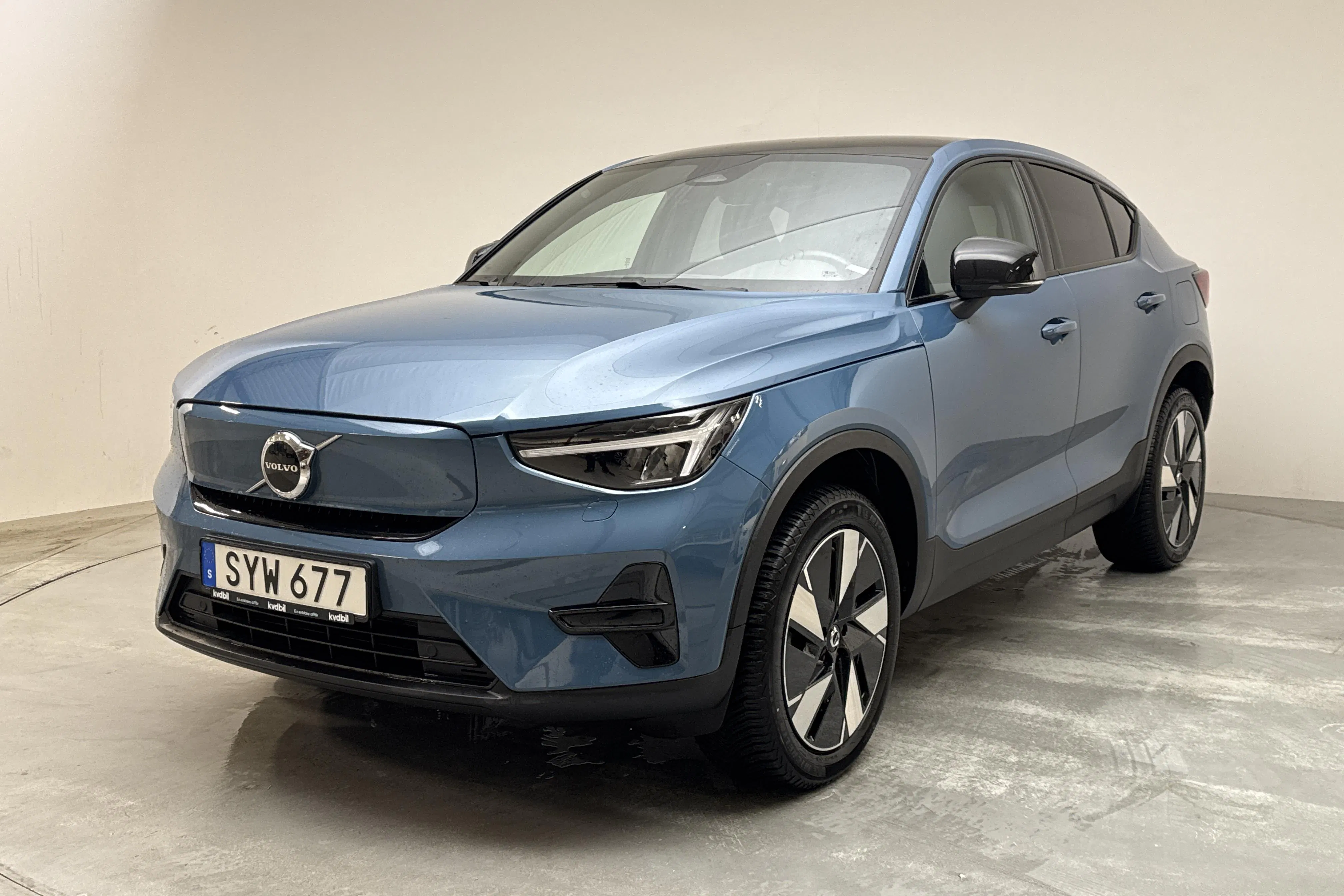 Presentationsfoto 1 av 17: Volvo C40 Recharge Extended Range (252hk) - 2 465 mil - Automat - blå - 2024